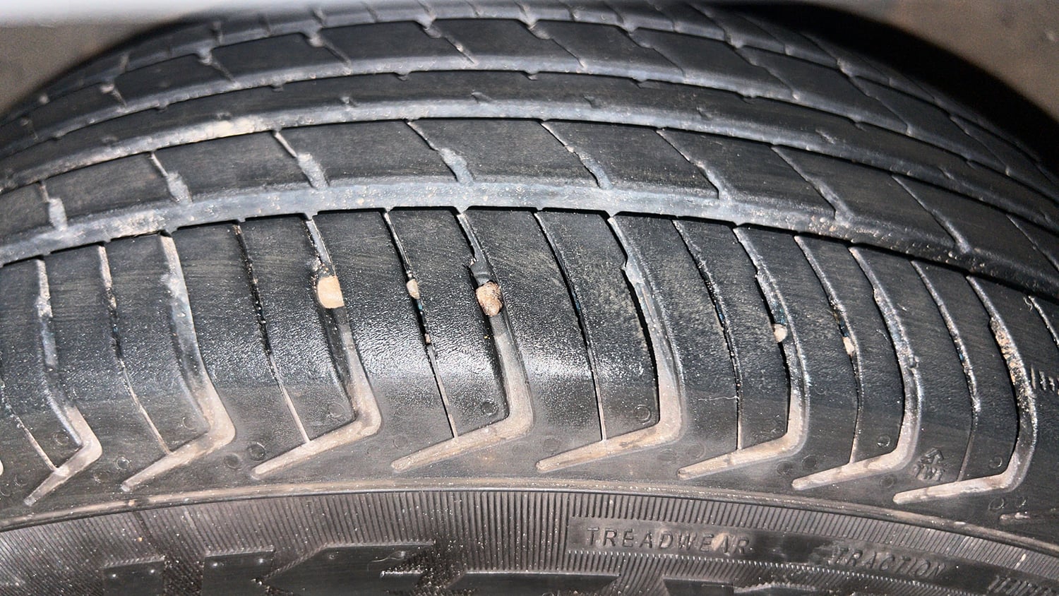 Used 2017 Renault Kwid 1.0 RXT AMT Petrol Automatic tyres LEFT FRONT TYRE TREAD VIEW