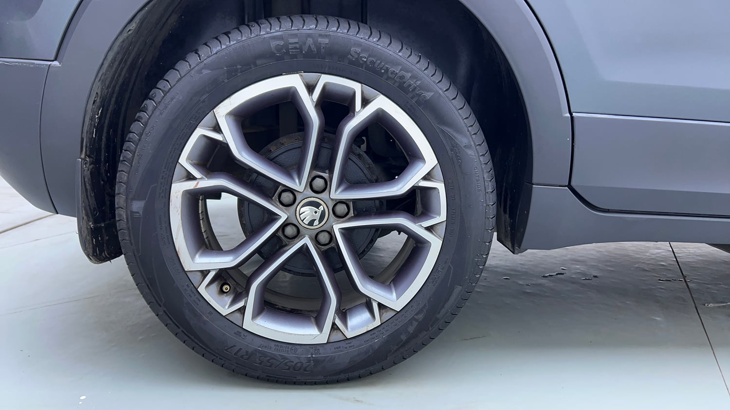 Used 2021 Skoda Kushaq Style 1.0L TSI AT Petrol Automatic tyres RIGHT REAR TYRE RIM VIEW