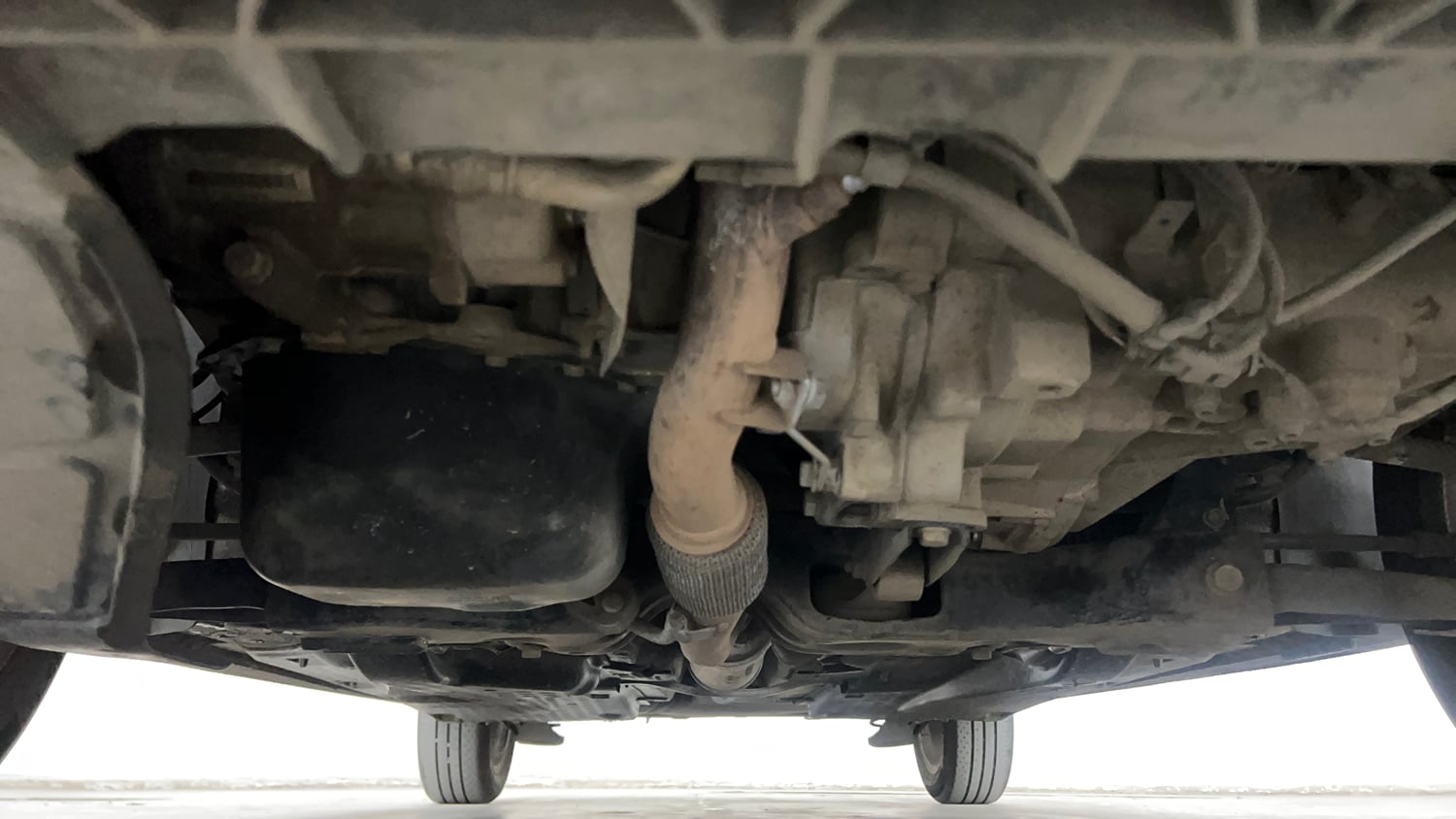 Used 2016 Volkswagen Ameo Highline1.2L (P) Petrol Manual extra FRONT LEFT UNDERBODY VIEW