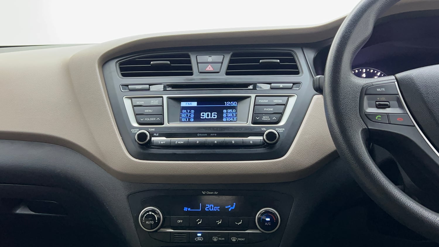 Used 2015 Hyundai Elite i20 Sportz 1.2 Petrol Manual interior MUSIC SYSTEM & AC CONTROL VIEW