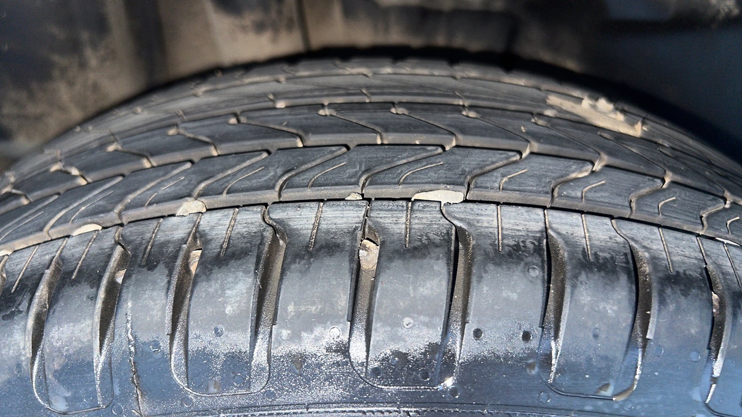 Used 2023 Maruti Suzuki Swift ZXi Plus AMT Dual Tone Petrol Automatic tyres RIGHT REAR TYRE TREAD VIEW