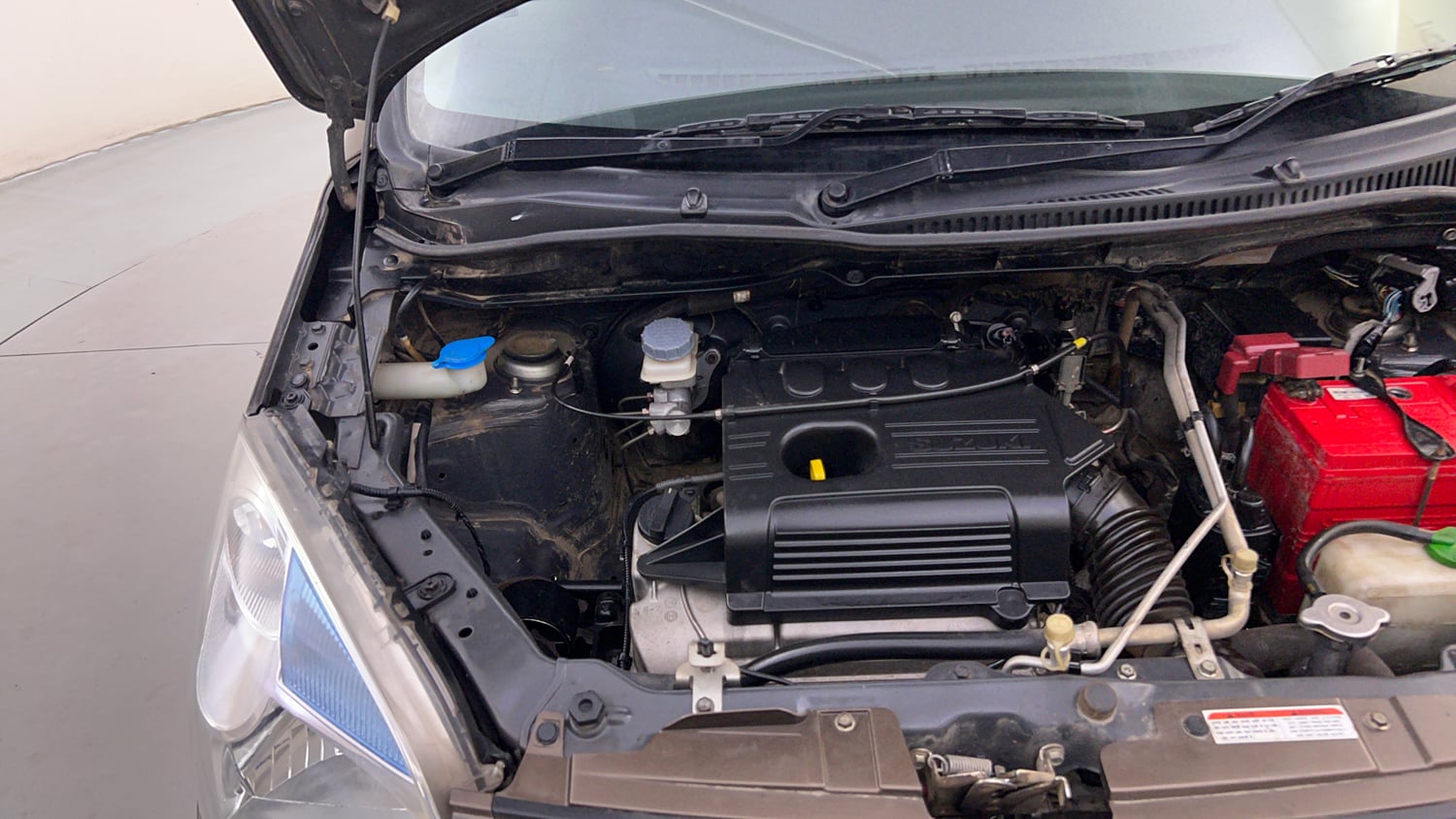 Used 2015 Maruti Suzuki Wagon R VXI Petrol Manual engine ENGINE RIGHT SIDE HINGE & APRON VIEW