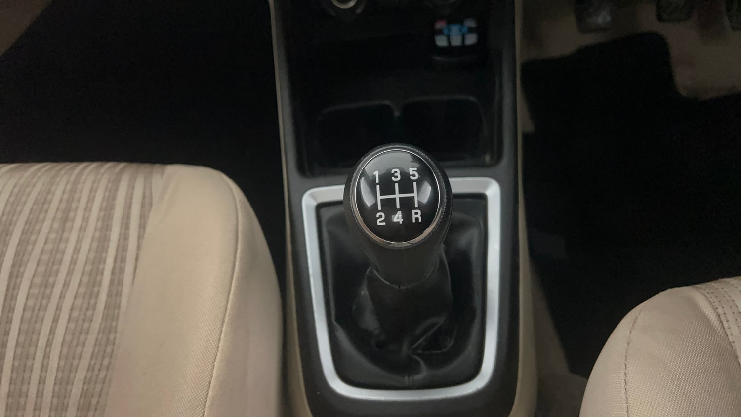 Used 2018 Maruti Suzuki Dzire VXi Petrol Manual interior GEAR  KNOB VIEW
