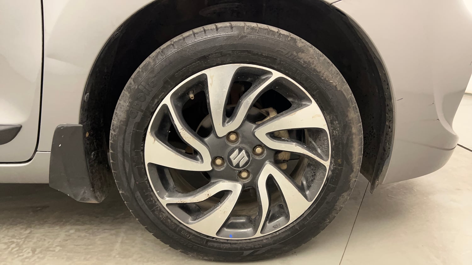Used 2020 Maruti Suzuki Baleno Zeta Petrol Manual tyres RIGHT FRONT TYRE RIM VIEW
