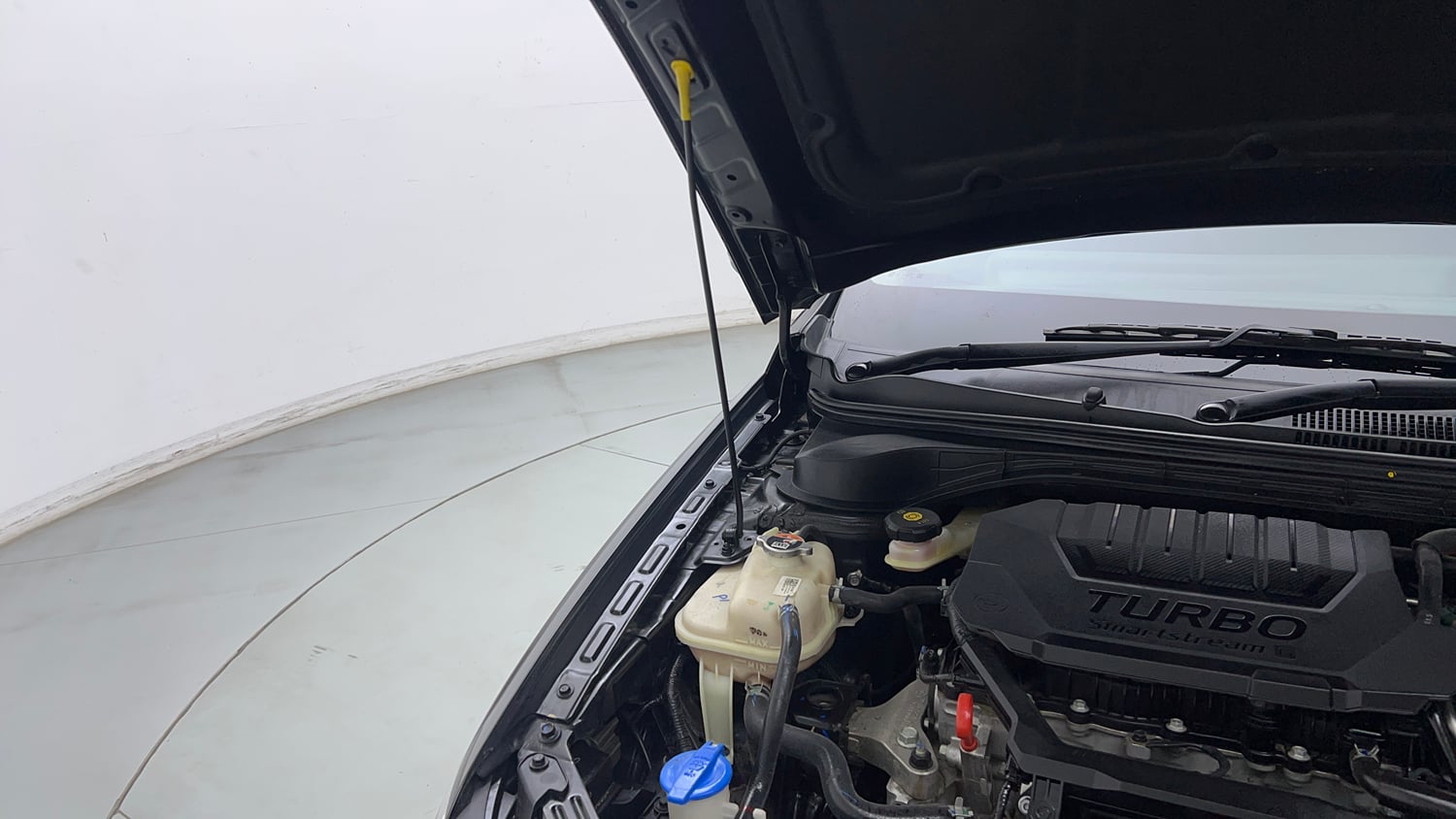 Used 2024 Hyundai Verna SX (O) 1.5 Turbo Petrol DCT Petrol Automatic engine ENGINE RIGHT SIDE HINGE & APRON VIEW