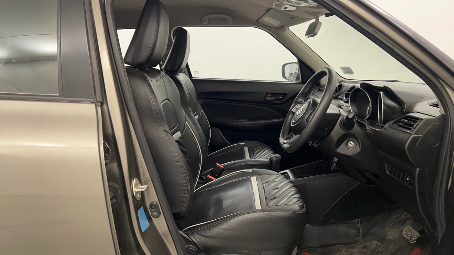 Used 2020 Maruti Suzuki Swift VXi AMT Petrol Automatic interior RIGHT SIDE FRONT DOOR CABIN VIEW