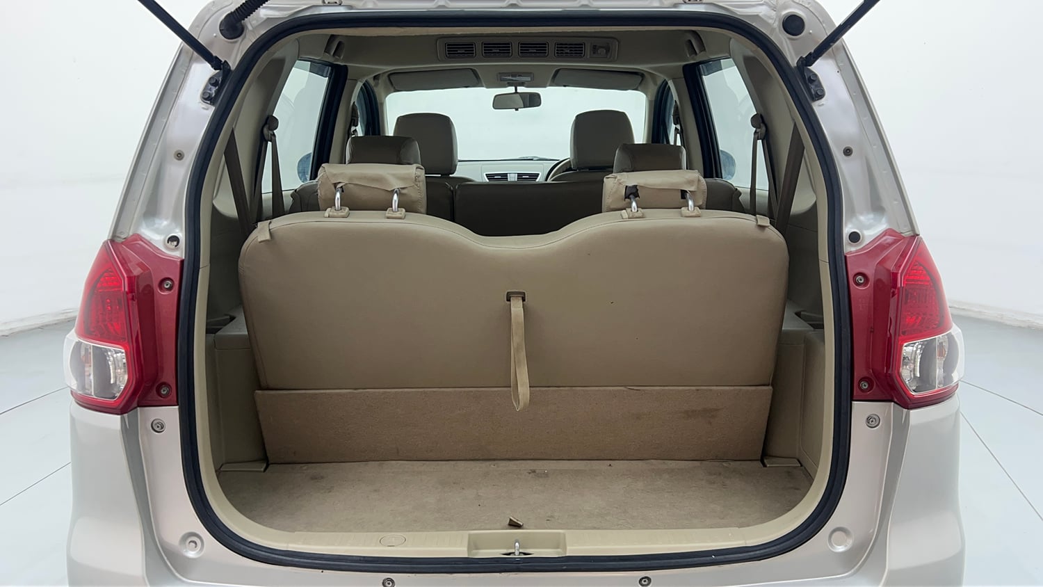 Used 2015 Maruti Suzuki Ertiga Vxi Petrol Manual interior DICKY INSIDE VIEW