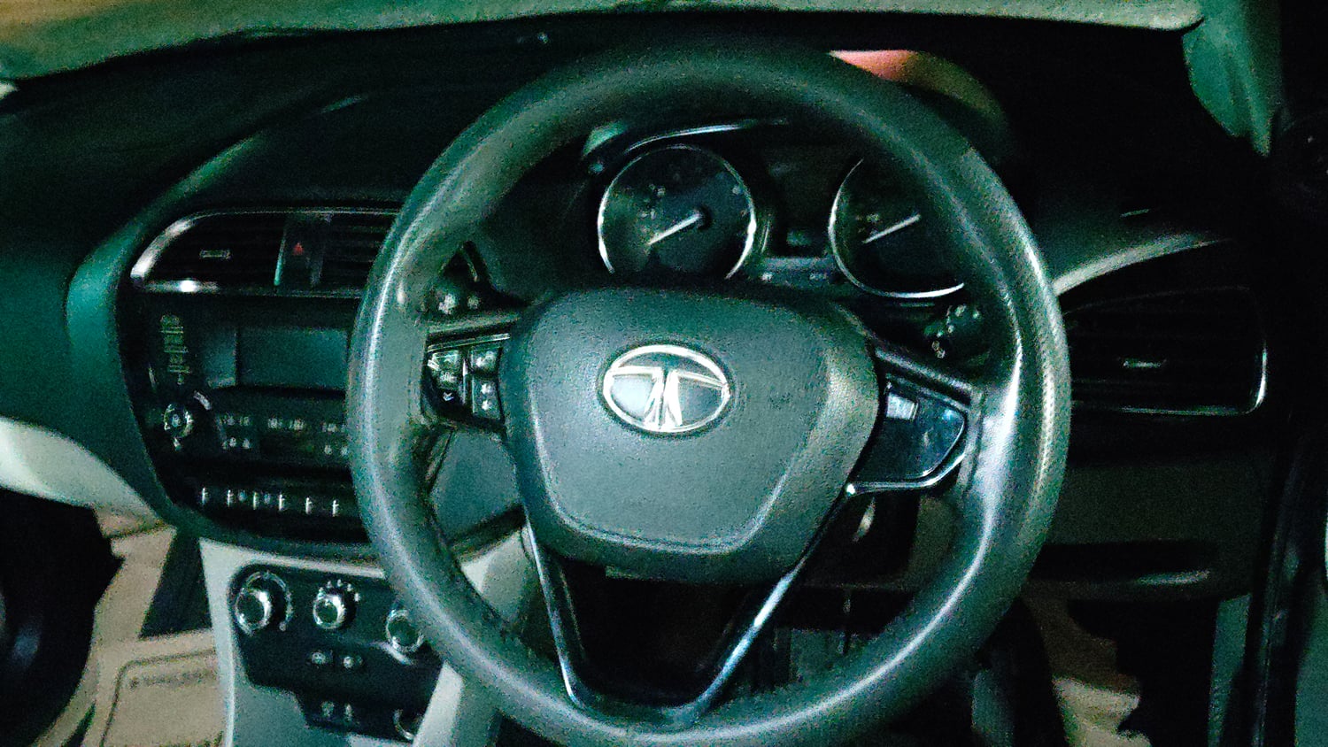 Used 2018 Tata Tiago Revotron XZA Petrol Automatic top_features Steering mounted controls