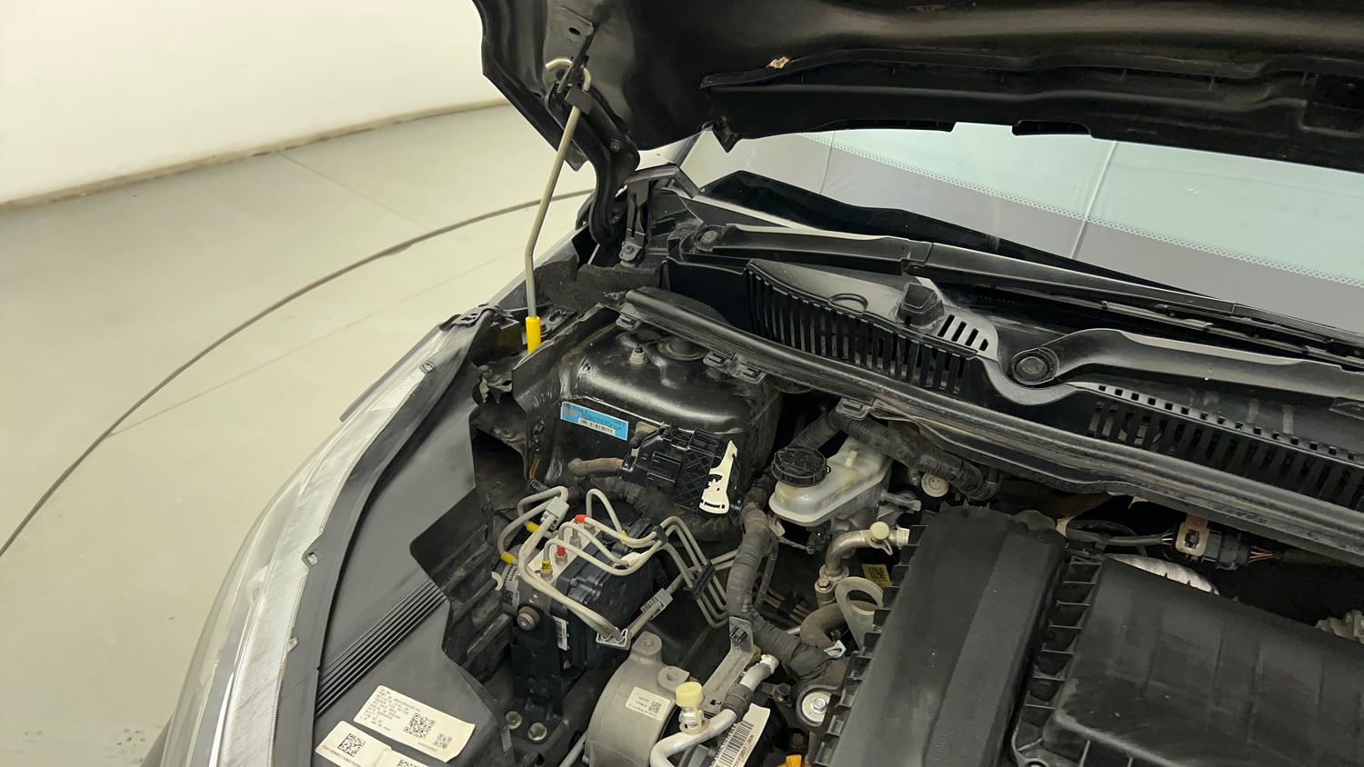 Used 2022 Tata Nexon XZA Plus Diesel Diesel Automatic engine ENGINE RIGHT SIDE HINGE & APRON VIEW