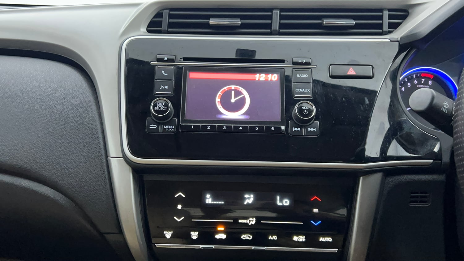 Used 2016 Honda City V Petrol Manual top_features Integrated (in-dash) music system