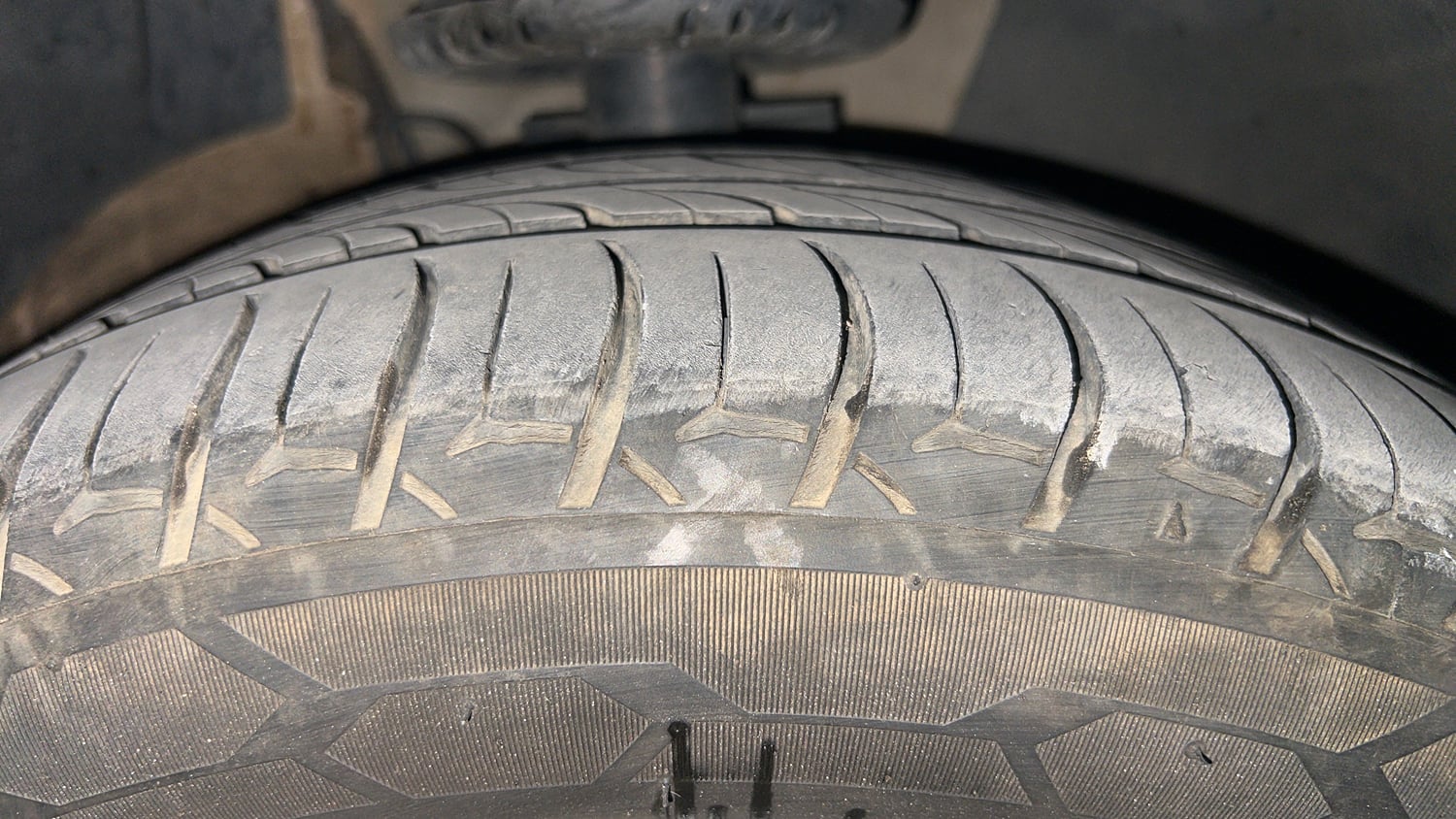 Used 2018 Volkswagen Polo Highline Plus 1.5 (D) 16 Alloy Diesel Manual tyres RIGHT FRONT TYRE TREAD VIEW