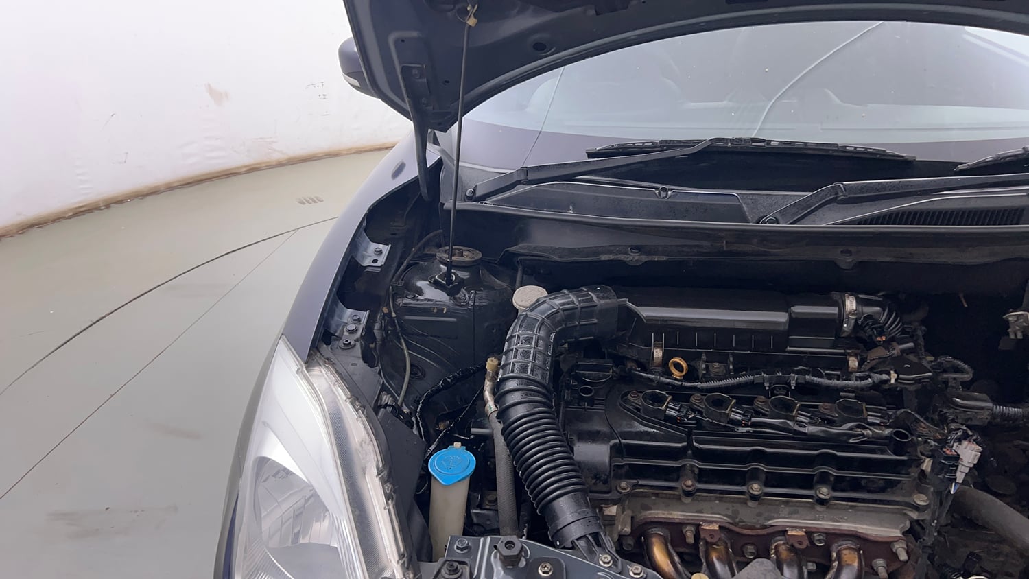 Used 2018 Maruti Suzuki Swift VXi Petrol Manual engine ENGINE RIGHT SIDE HINGE & APRON VIEW