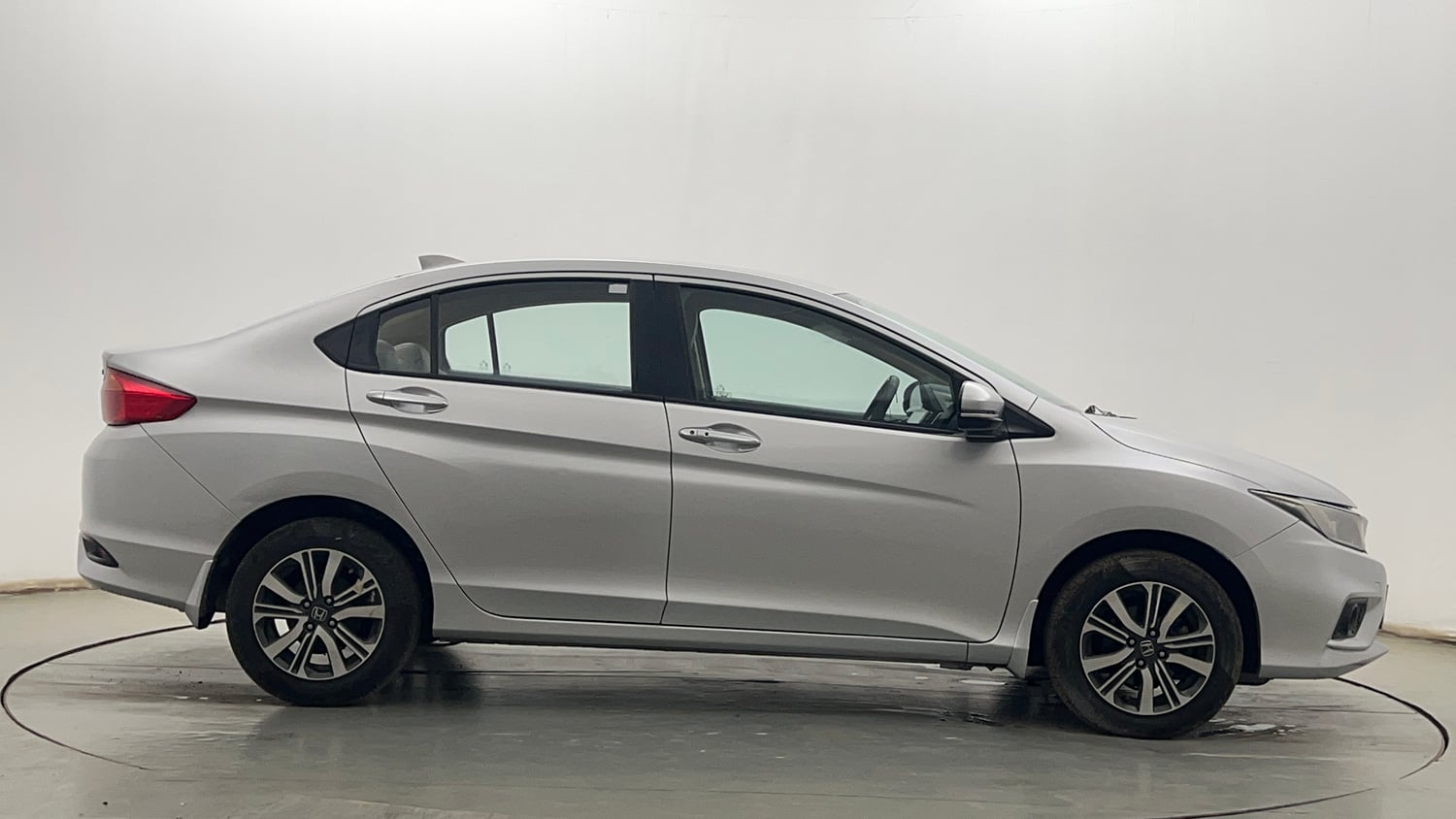 Used 2018 Honda City V Petrol Petrol Manual exterior RIGHT SIDE VIEW
