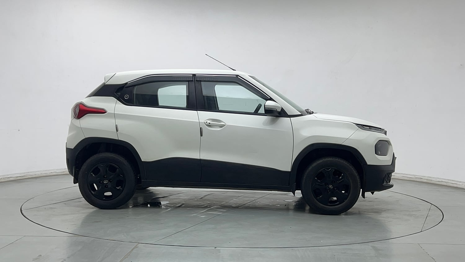 Used 2023 Tata Punch Accomplished MT Petrol Manual exterior RIGHT SIDE VIEW