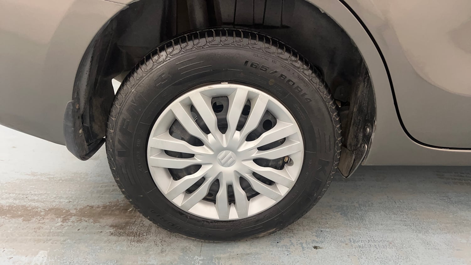 Used 2018 Maruti Suzuki Dzire VXi Petrol Manual tyres RIGHT REAR TYRE RIM VIEW