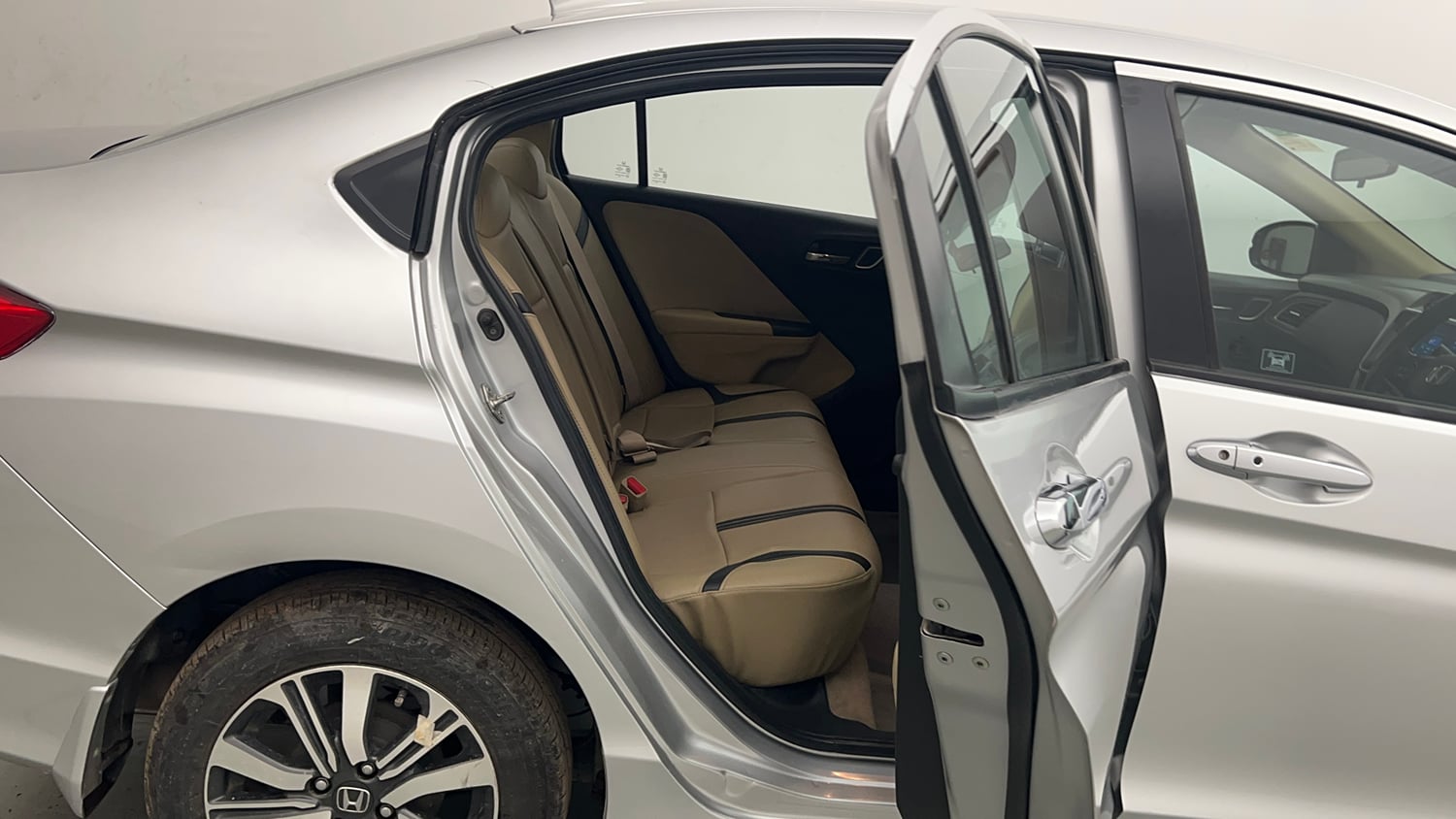 Used 2018 Honda City V Petrol Petrol Manual interior RIGHT SIDE REAR DOOR CABIN VIEW