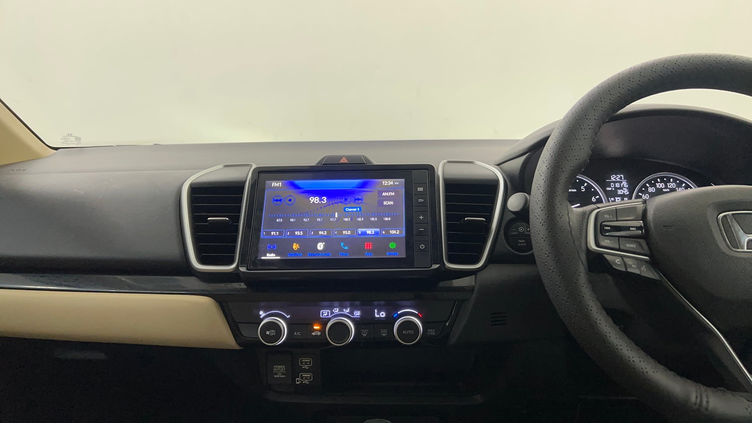 Used 2023 Honda City V CVT Petrol Petrol Automatic interior MUSIC SYSTEM & AC CONTROL VIEW