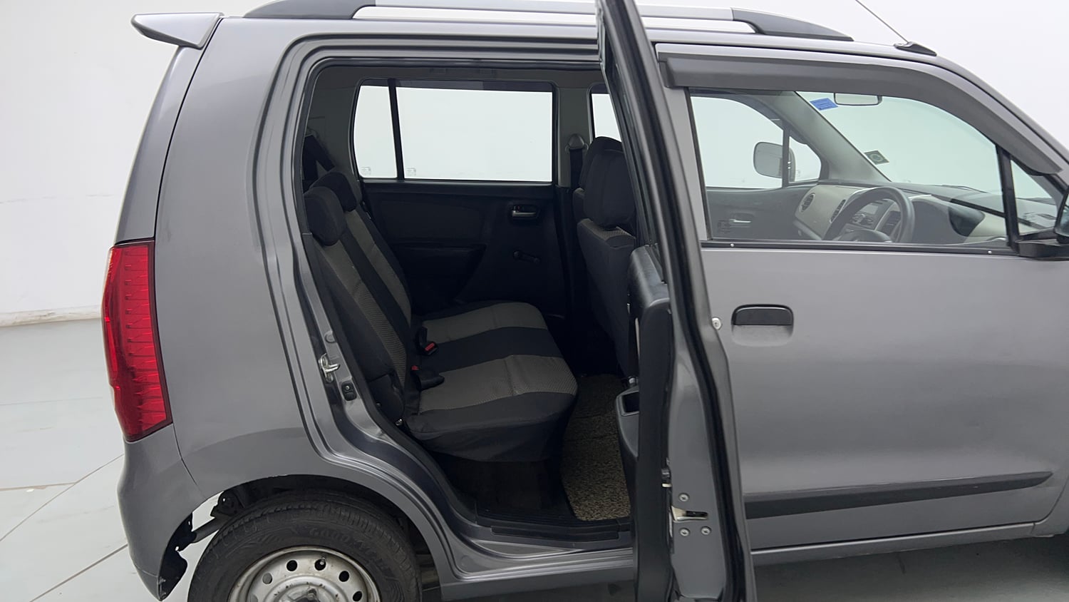 Used 2014 Maruti Suzuki Wagon R LXI Petrol Manual interior RIGHT SIDE REAR DOOR CABIN VIEW