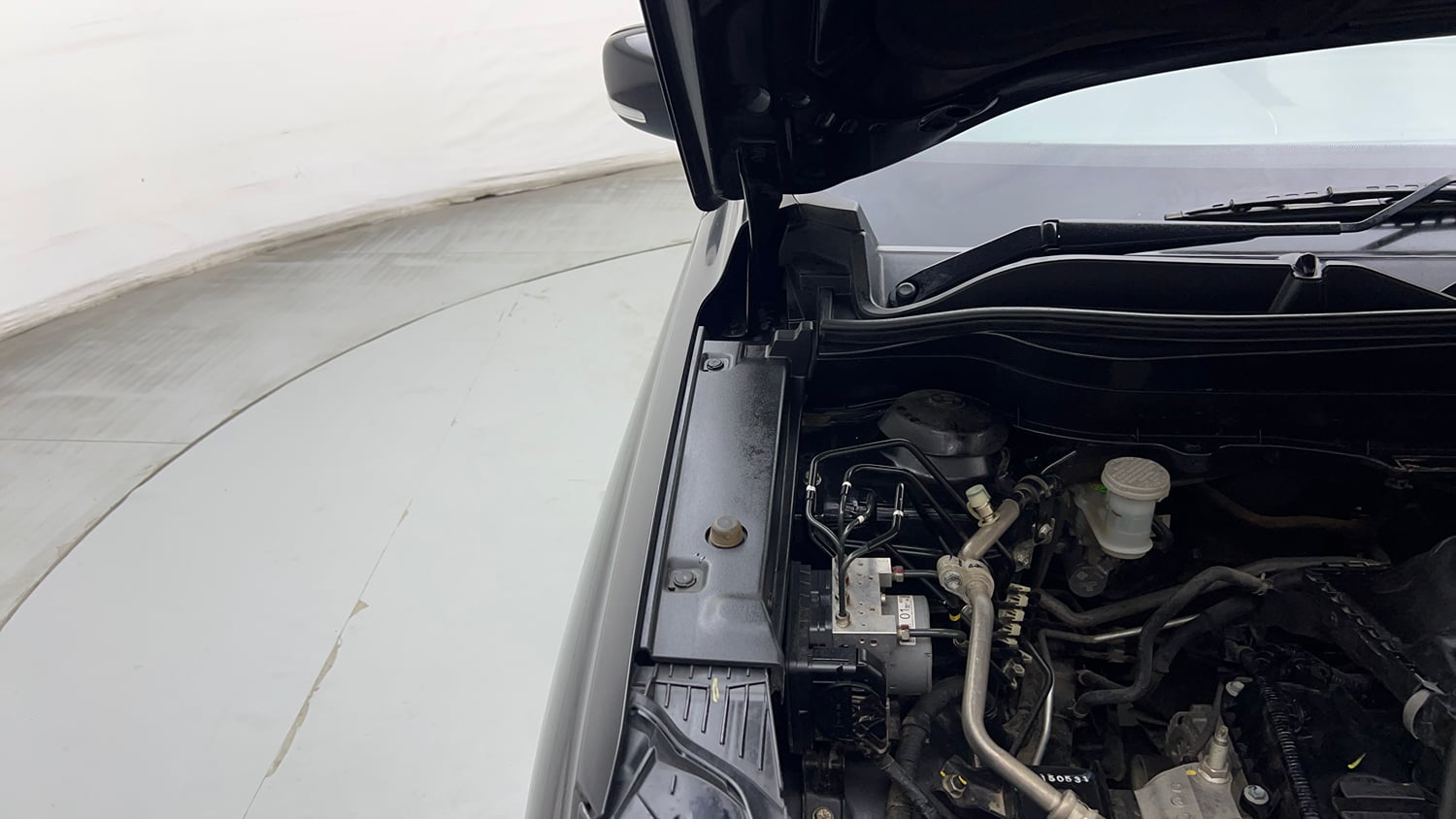 Used 2023 Maruti Suzuki Grand Vitara Zeta Smart Hybrid AT Petrol Automatic engine ENGINE RIGHT SIDE HINGE & APRON VIEW
