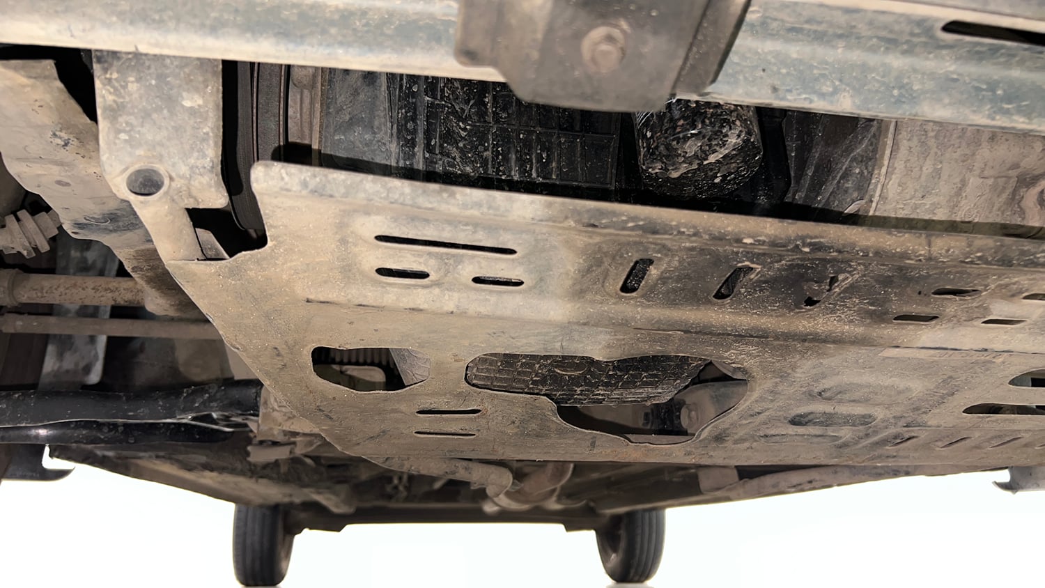 Used 2022 Renault Kwid RXT 1.0 AMT Petrol Automatic extra FRONT LEFT UNDERBODY VIEW
