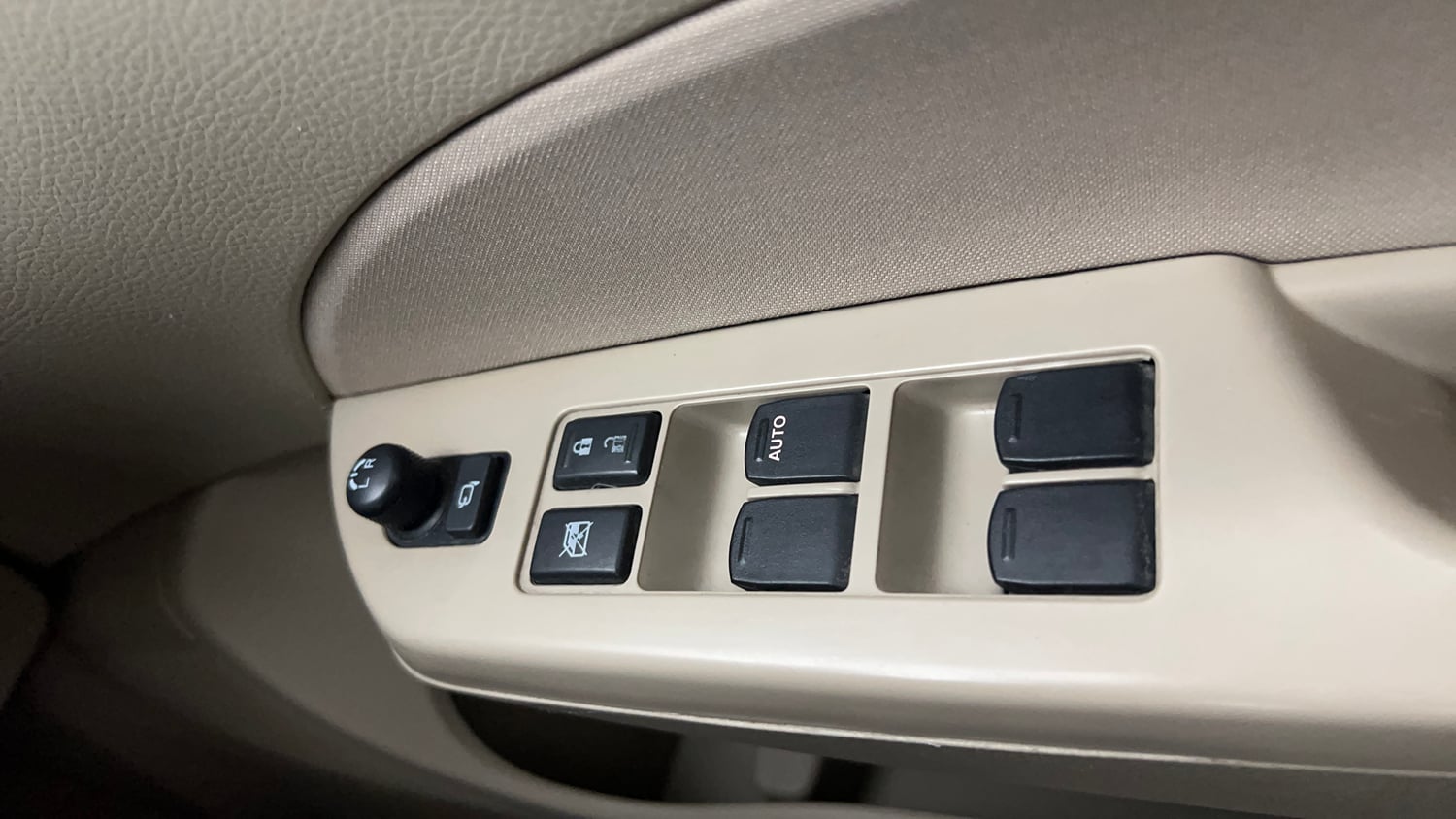 Used 2016 Maruti Suzuki Swift Dzire VXI Petrol Manual top_features Adjustable ORVM