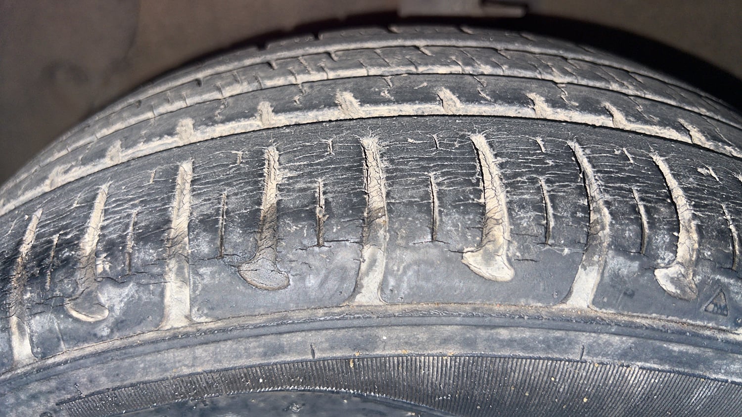 Used 2018 Hyundai Grand i10 Sportz 1.2 Kappa VTVT Petrol Manual tyres LEFT FRONT TYRE TREAD VIEW