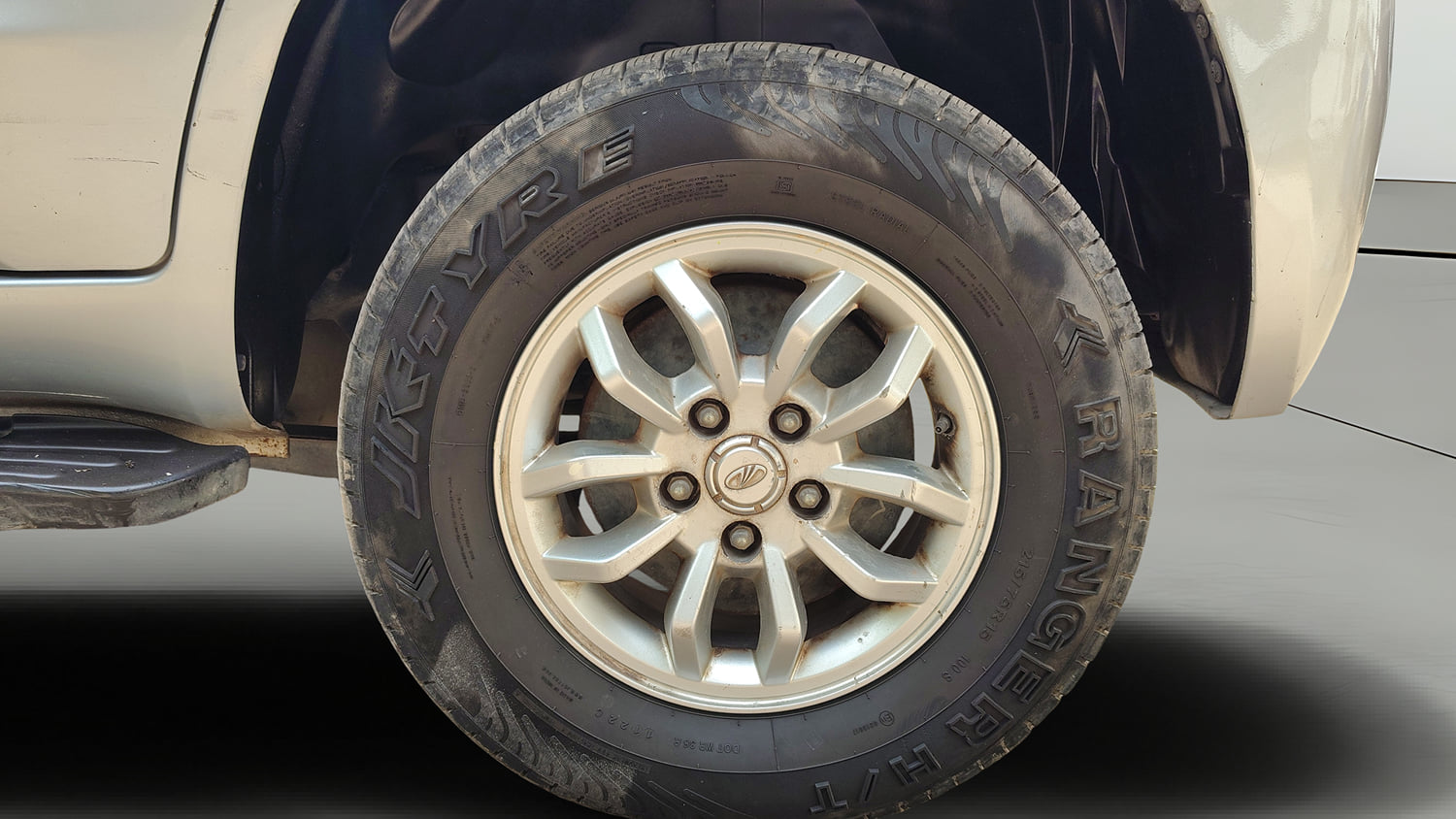 Used 2017 Mahindra TUV300 T8 mHAWK100 Diesel Manual tyres LEFT REAR TYRE RIM VIEW