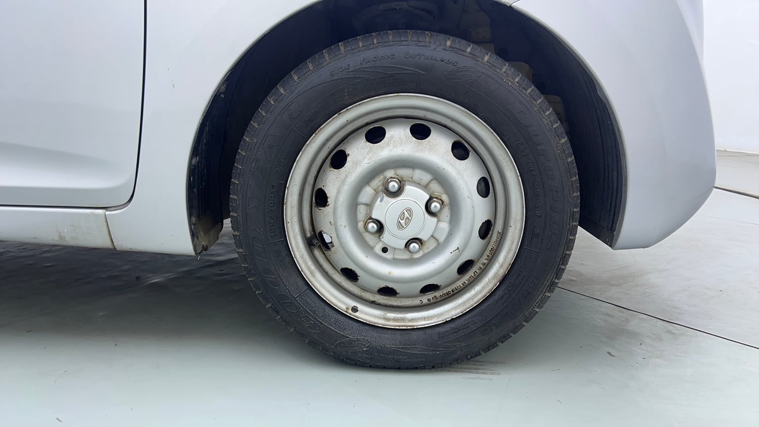 Used 2018 Hyundai Eon Era + Petrol Manual tyres RIGHT FRONT TYRE RIM VIEW
