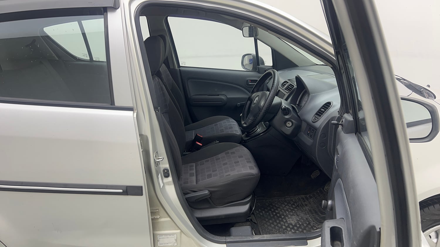 Used 2013 Maruti Suzuki Ritz Lxi BS-IV Petrol Manual interior RIGHT SIDE FRONT DOOR CABIN VIEW