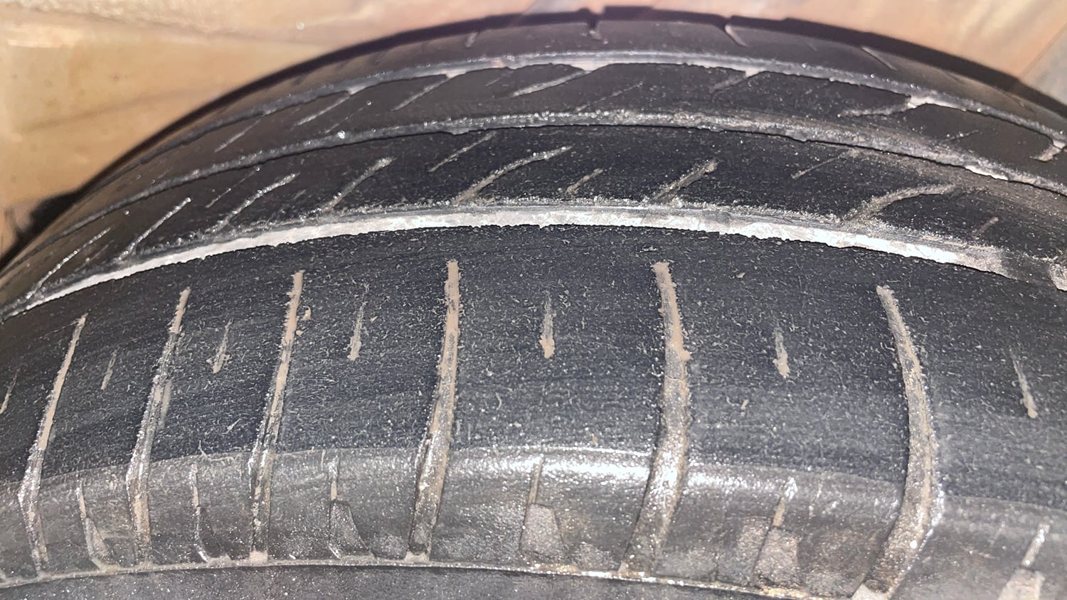 Used 2014 Honda Mobilio V Petrol Petrol Manual tyres LEFT REAR TYRE TREAD VIEW