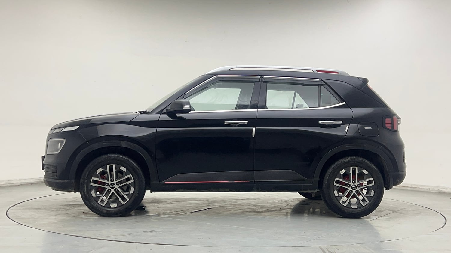 Used 2024 Hyundai Venue SX (O) 1.0 Turbo DCT Petrol Automatic exterior LEFT SIDE VIEW