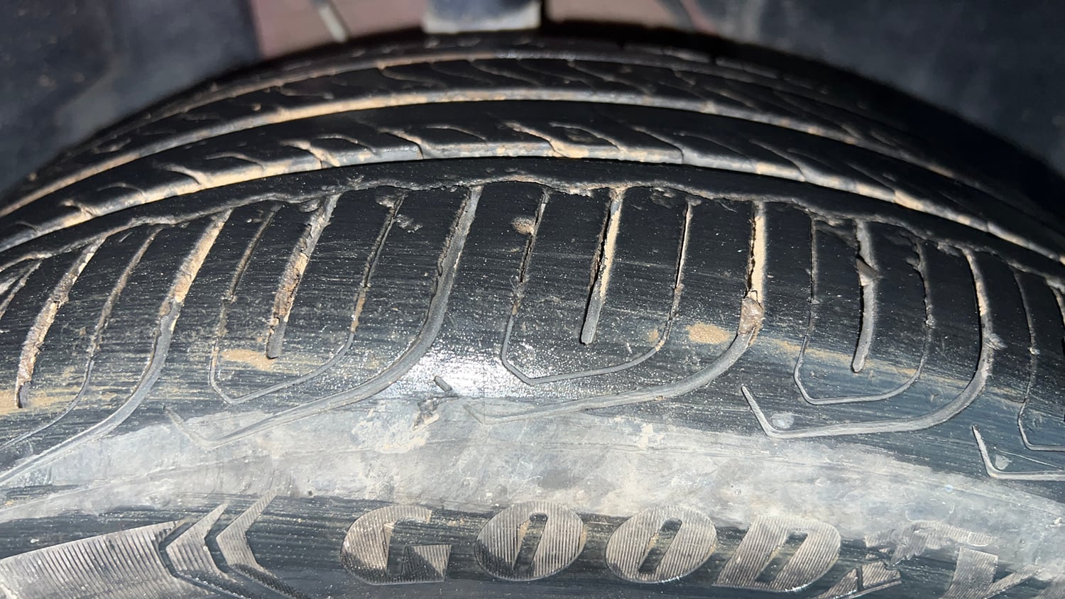 Used 2023 Tata Altroz XZA Petrol Petrol Automatic tyres RIGHT FRONT TYRE TREAD VIEW