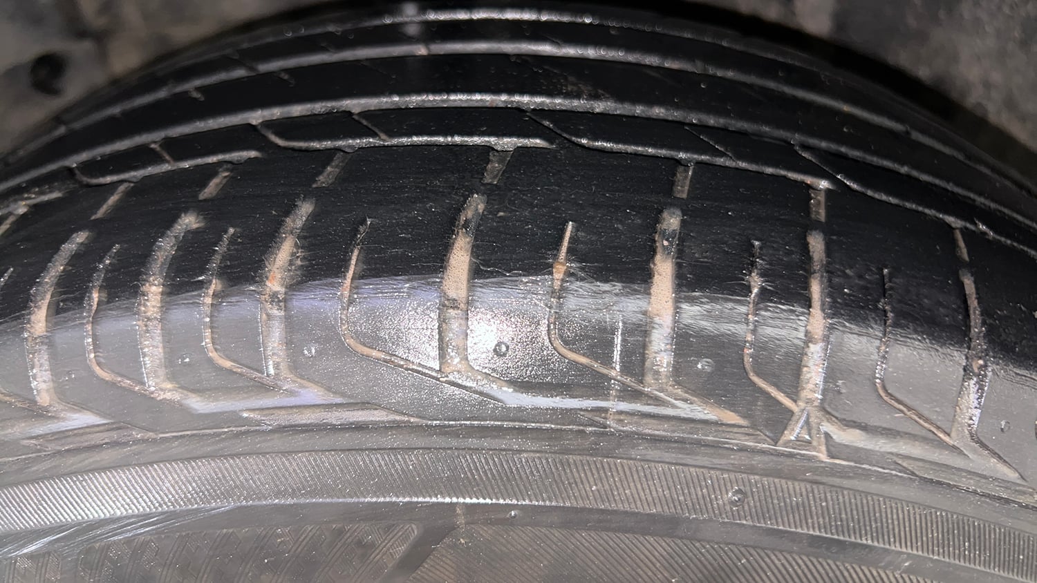 Used 2020 Tata Nexon XZA Plus (O) Dual Tone Petrol Automatic tyres RIGHT REAR TYRE TREAD VIEW