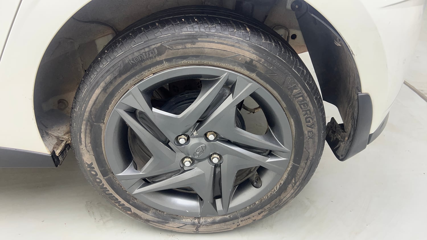 Used 2021 Hyundai i20 Sportz 1.2 MT Petrol Manual tyres LEFT REAR TYRE RIM VIEW
