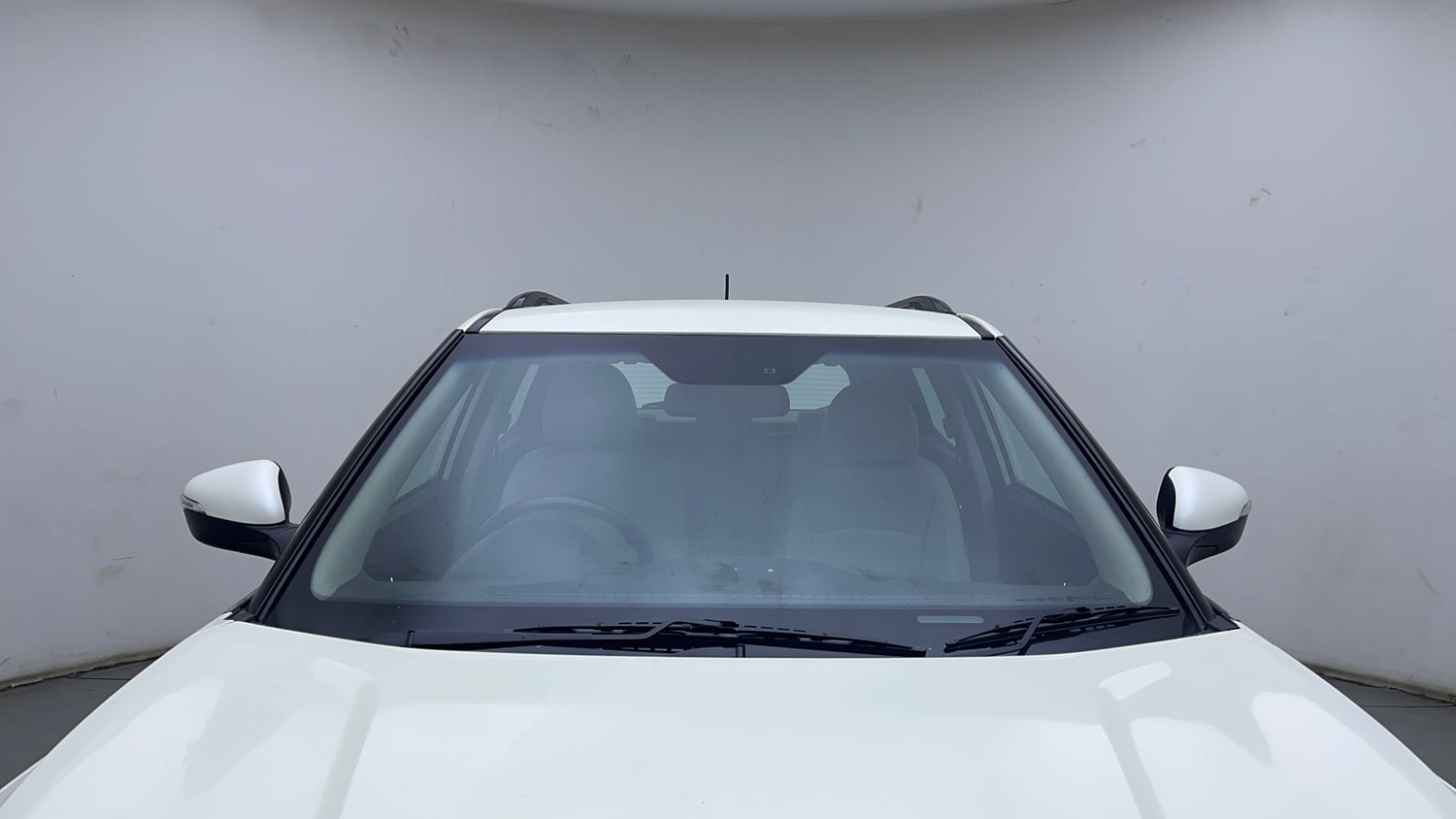 Used 2021 Mahindra XUV 300 W8 (O) 1.5 Diesel AMT Diesel Automatic exterior FRONT WINDSHIELD VIEW