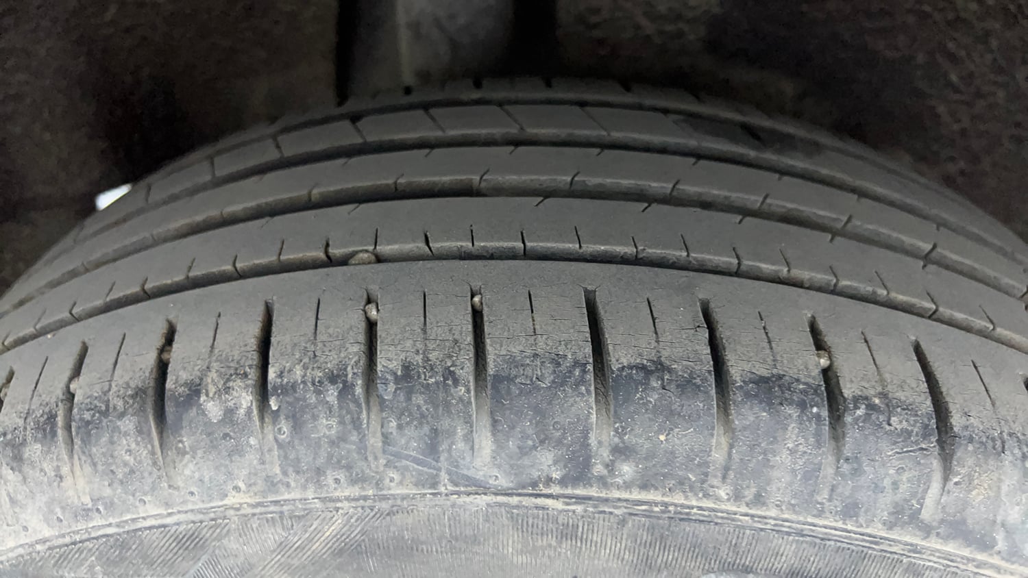 Used 2021 Maruti Suzuki Baleno Zeta Petrol Manual tyres RIGHT REAR TYRE TREAD VIEW