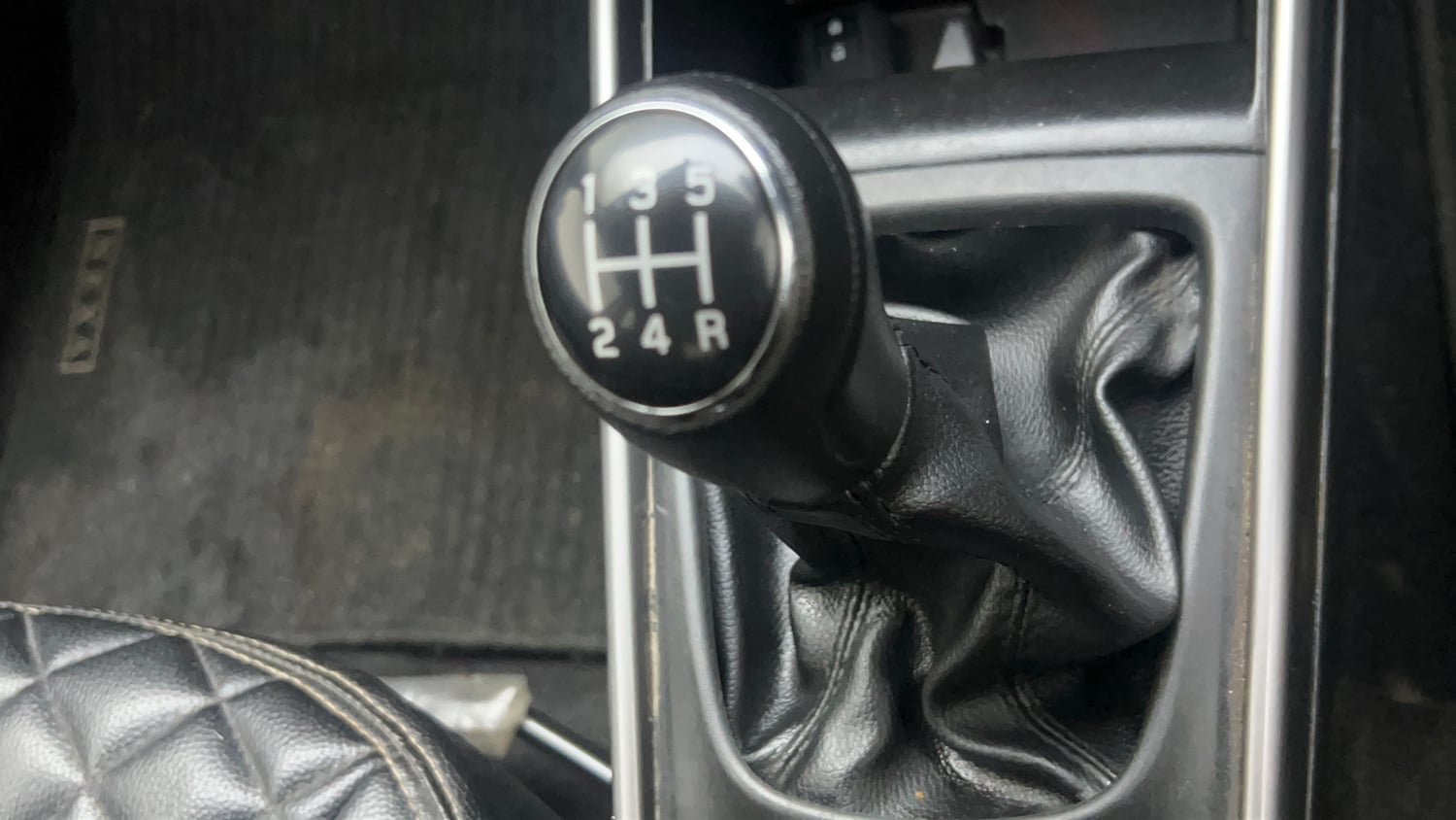 Used 2021 Maruti Suzuki Baleno Zeta Petrol Manual interior GEAR  KNOB VIEW