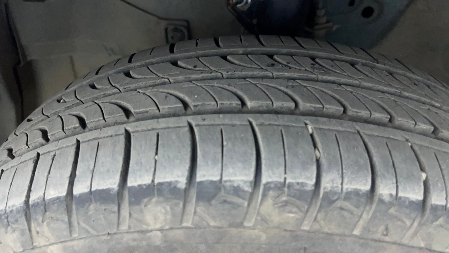 Used 2013 Honda Brio V MT Petrol Manual tyres LEFT FRONT TYRE TREAD VIEW