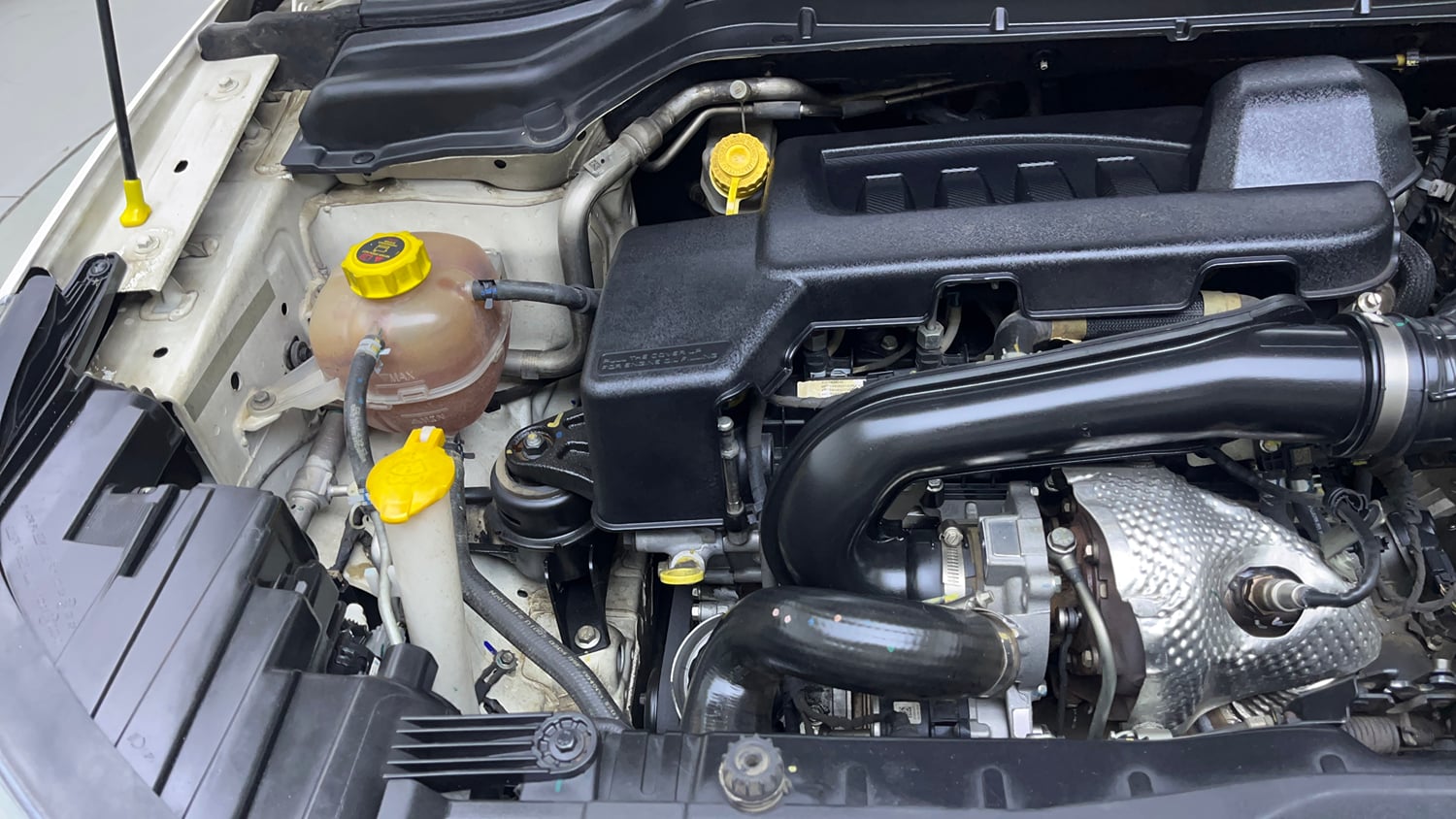 Used 2021 Mahindra XUV 300 W8 (O) 1.5 Diesel AMT Diesel Automatic engine ENGINE RIGHT SIDE VIEW