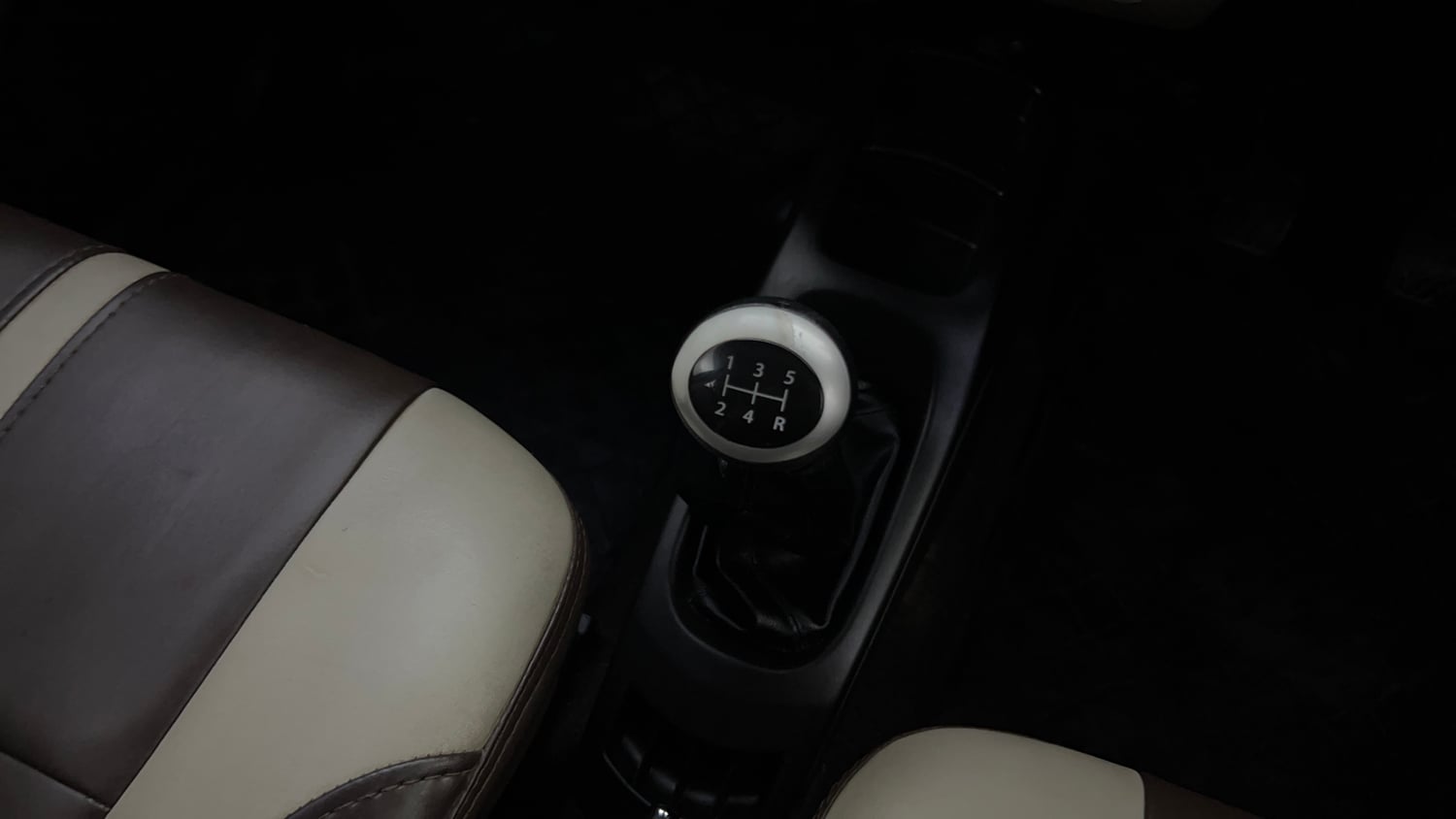Used 2015 Maruti Suzuki Wagon R VXI Petrol Manual interior GEAR  KNOB VIEW