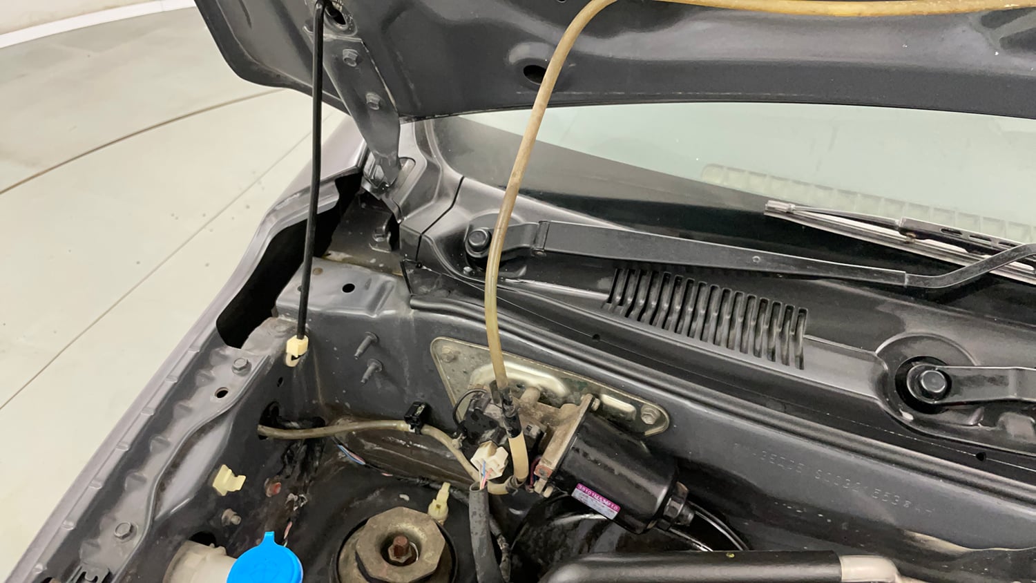 Used 2017 Maruti Suzuki Alto K10 VXi Petrol Manual engine ENGINE RIGHT SIDE HINGE & APRON VIEW