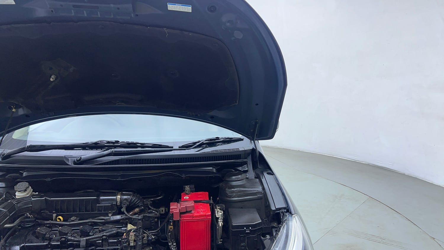Used 2018 Maruti Suzuki Ciaz Alpha Hybrid 1.5 Petrol Manual engine ENGINE LEFT SIDE HINGE & APRON VIEW