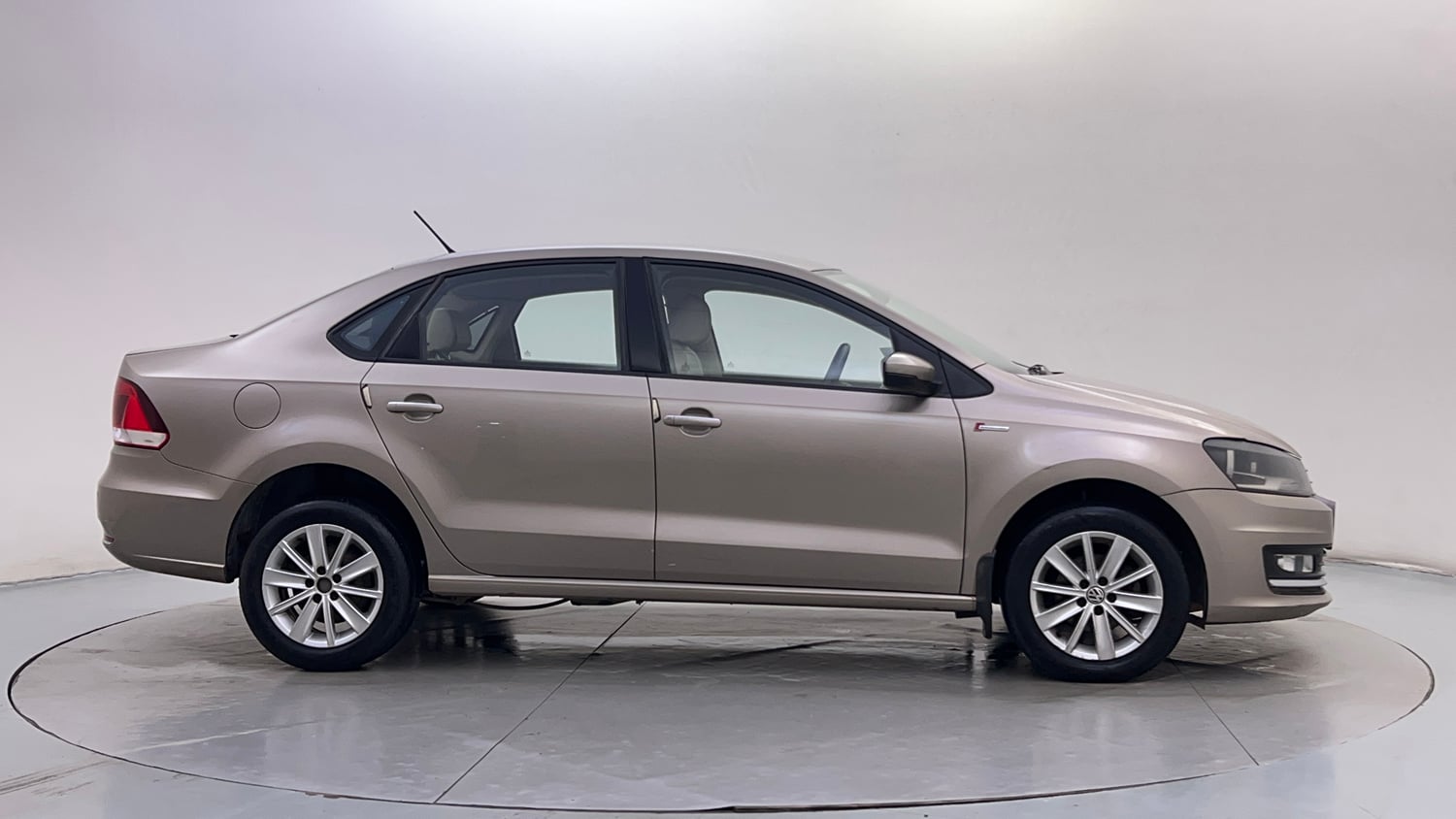 Used 2016 Volkswagen Vento Highline 1.2 (P) AT Petrol Automatic exterior RIGHT SIDE VIEW