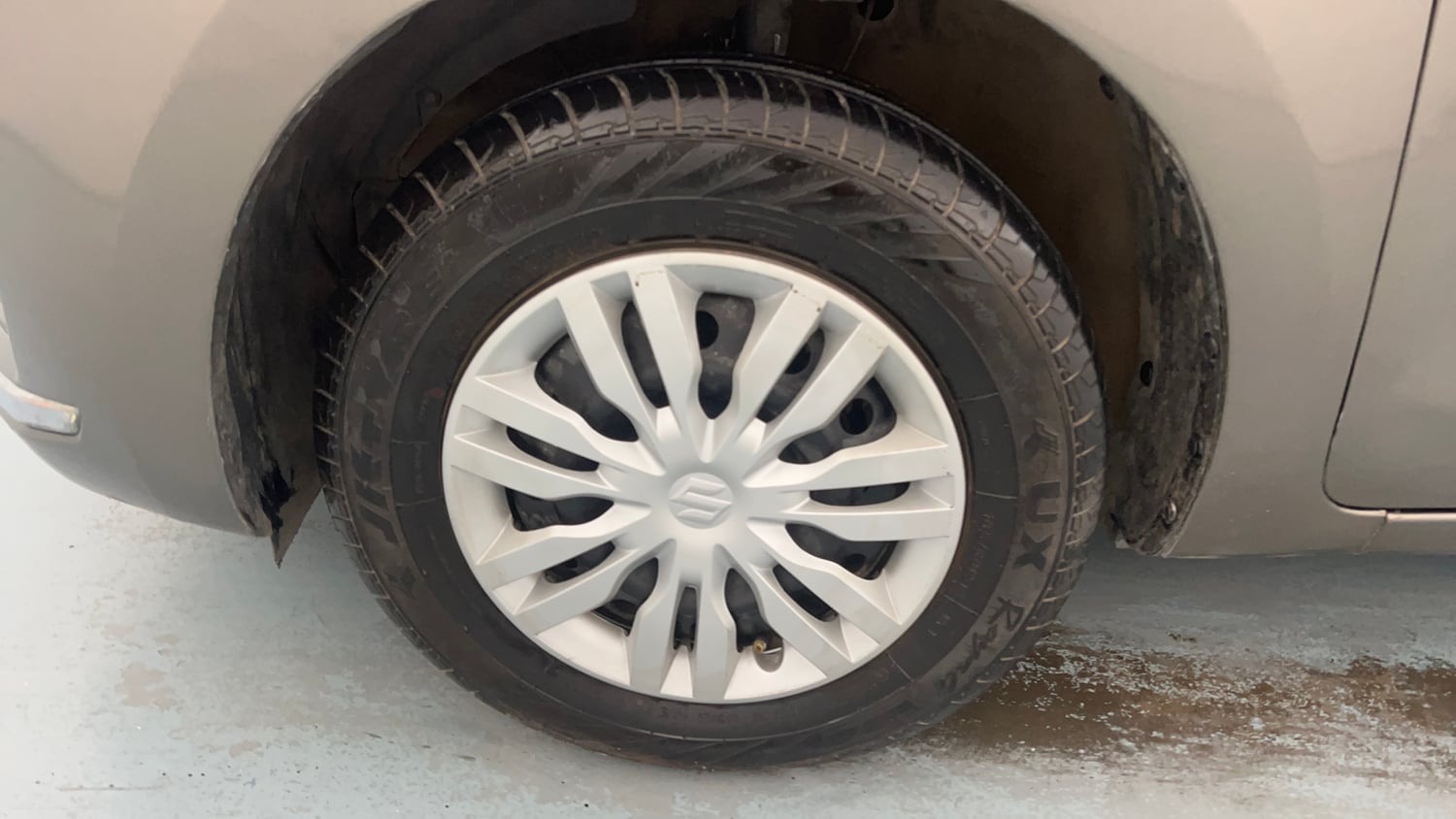 Used 2018 Maruti Suzuki Dzire VXi Petrol Manual tyres LEFT FRONT TYRE RIM VIEW
