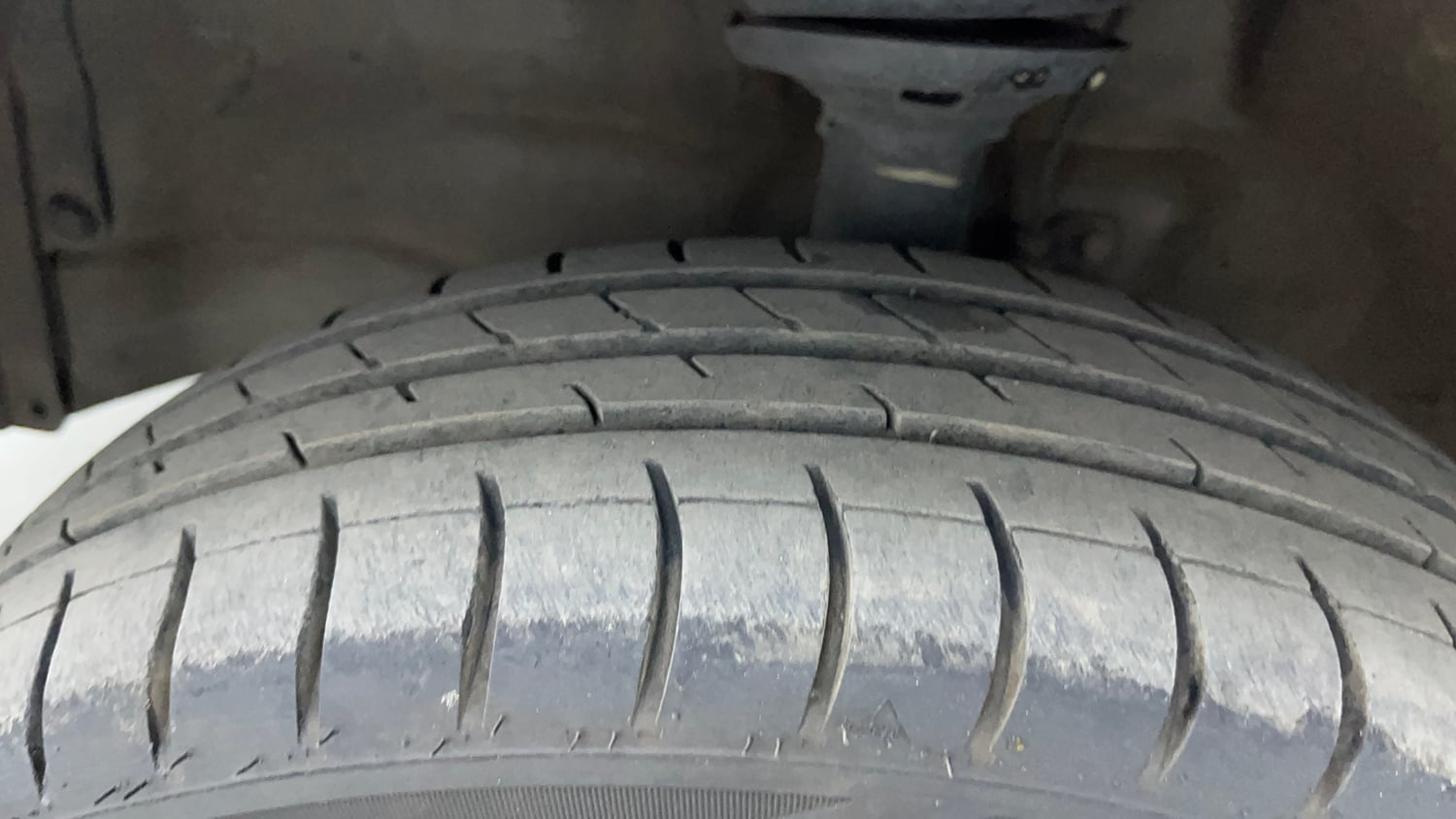 Used 2018 Maruti Suzuki Wagon R 1.0 VXI AMT Petrol Automatic tyres LEFT FRONT TYRE TREAD VIEW