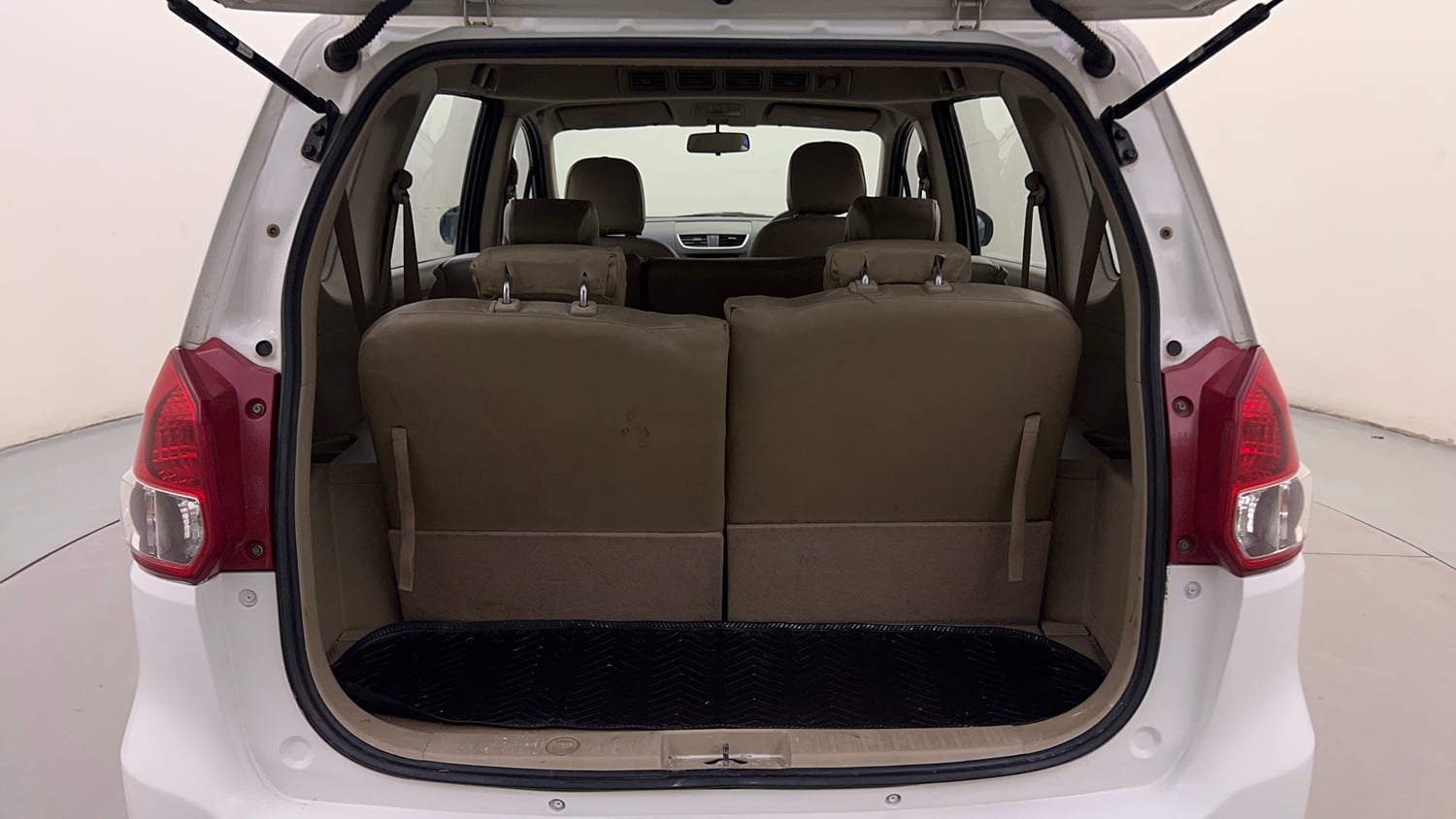 Used 2016 Maruti Suzuki Ertiga ZXI Petrol Manual interior DICKY INSIDE VIEW