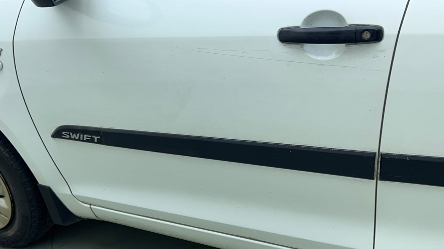 Used 2013 Maruti Suzuki Swift LXi Petrol Manual dents MINOR DENT