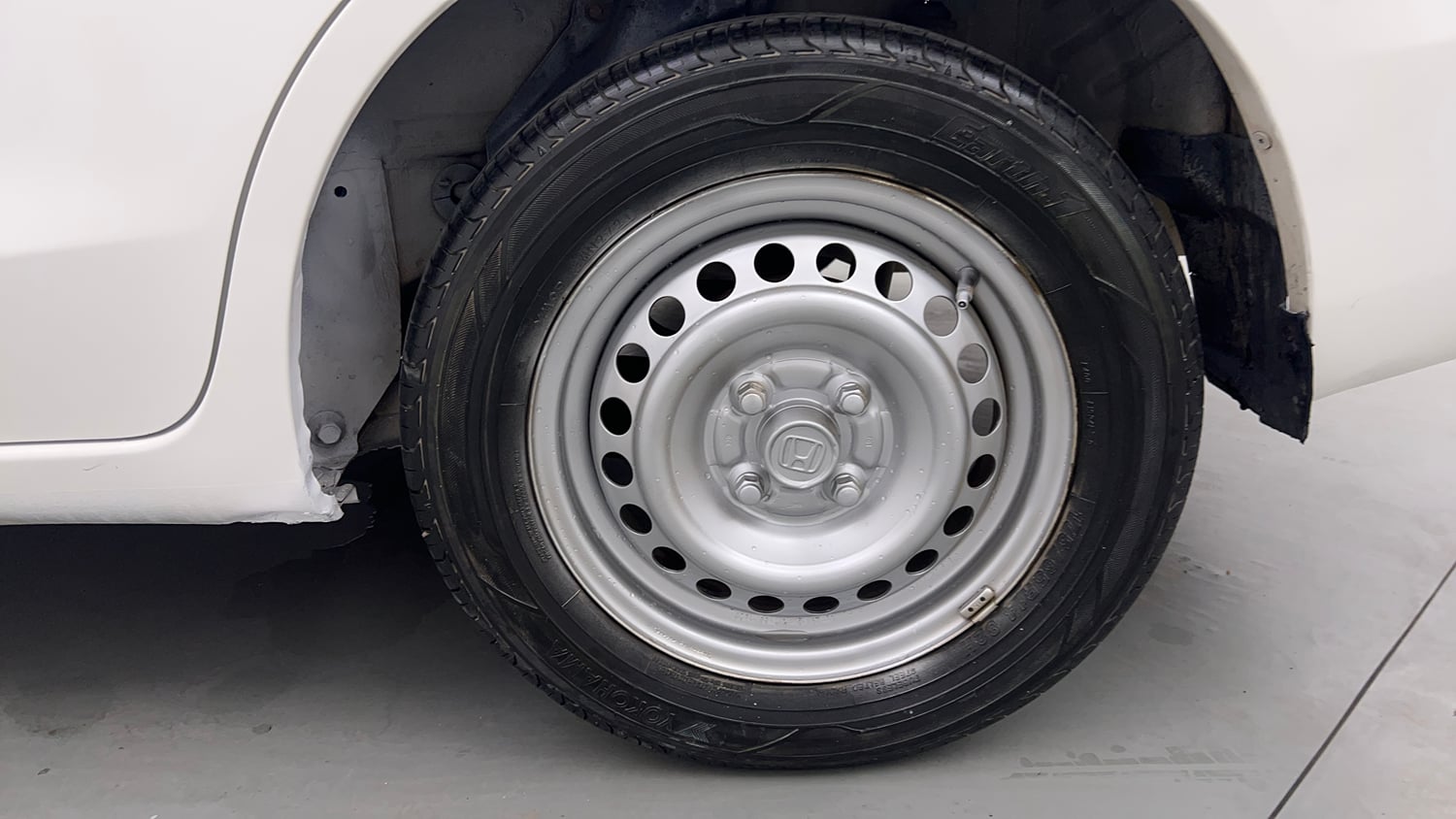Used 2013 Honda Amaze 1.2 EX i-VTEC Petrol Manual tyres LEFT REAR TYRE RIM VIEW