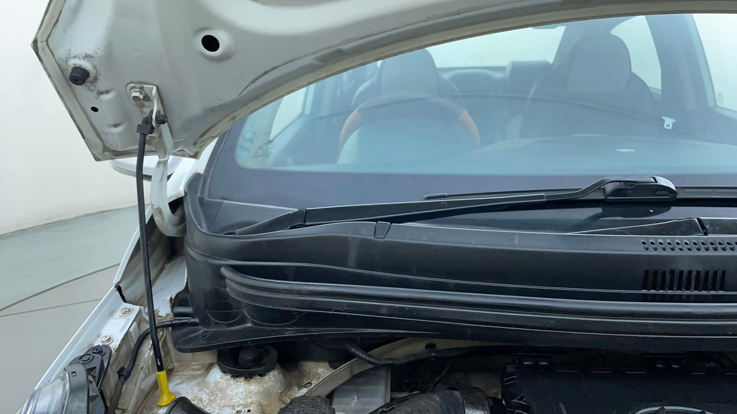 Used 2017 Hyundai Xcent SX 1.2 (O) Petrol Manual engine ENGINE RIGHT SIDE HINGE & APRON VIEW