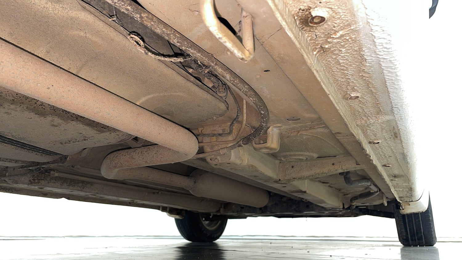 Used 2016 Maruti Suzuki Ertiga ZXI+ Petrol Manual extra REAR RIGHT UNDERBODY VIEW